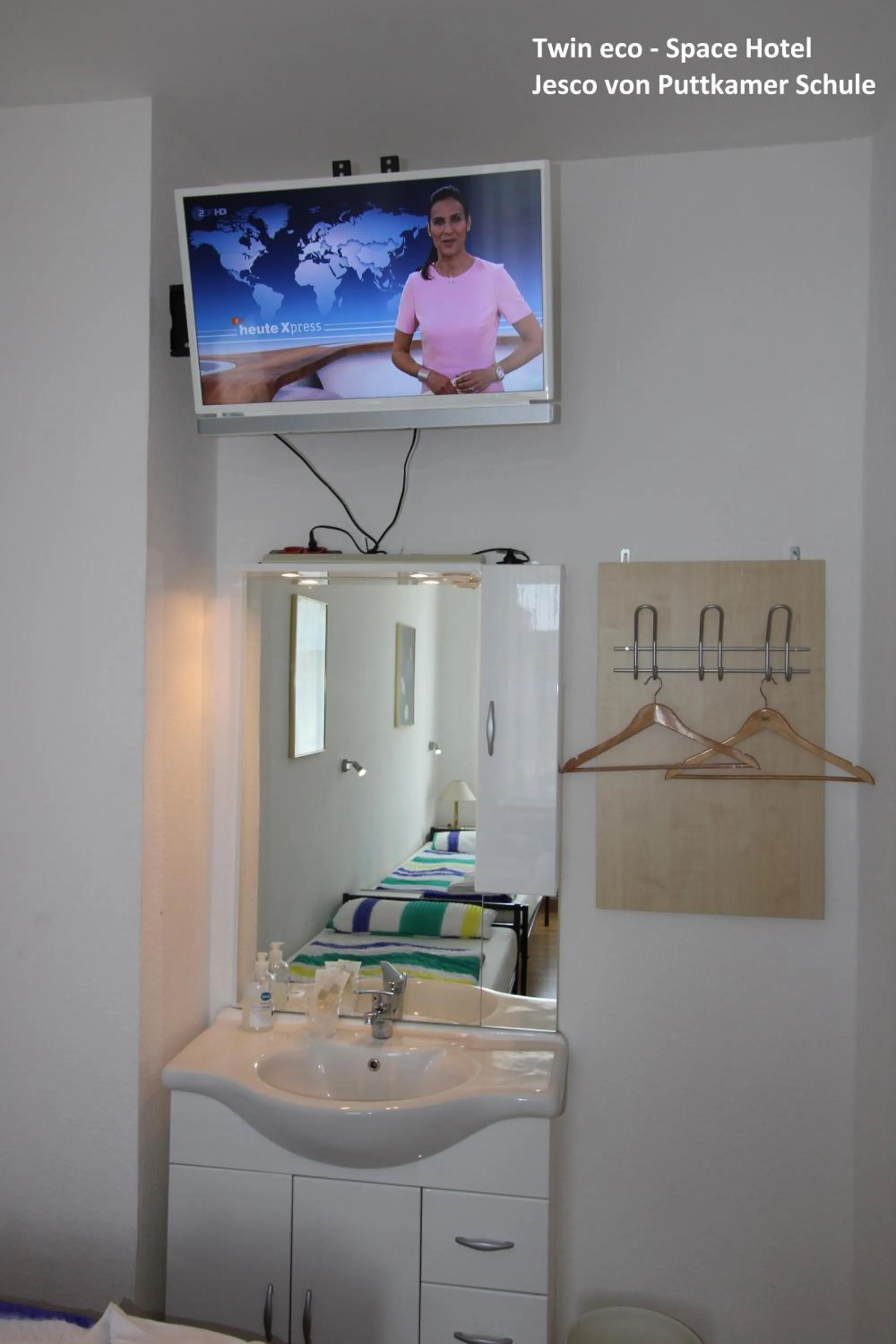 TV and multimedia in Space Hotel im Campus der JvP Schule