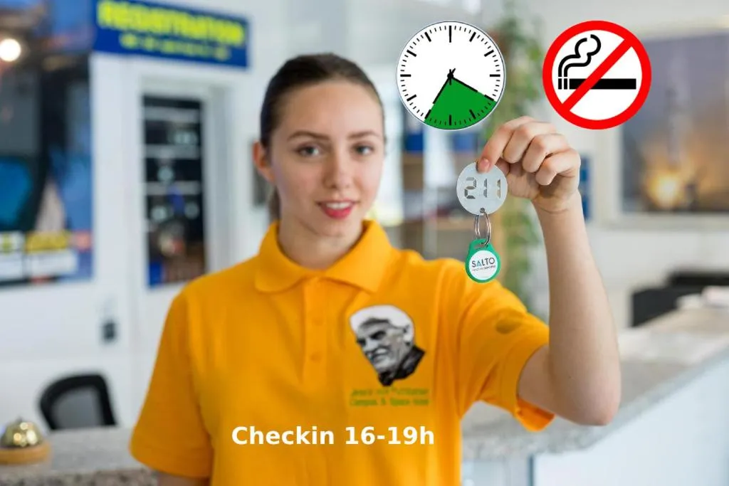 People in Space Hotel im Campus der JvP Schule