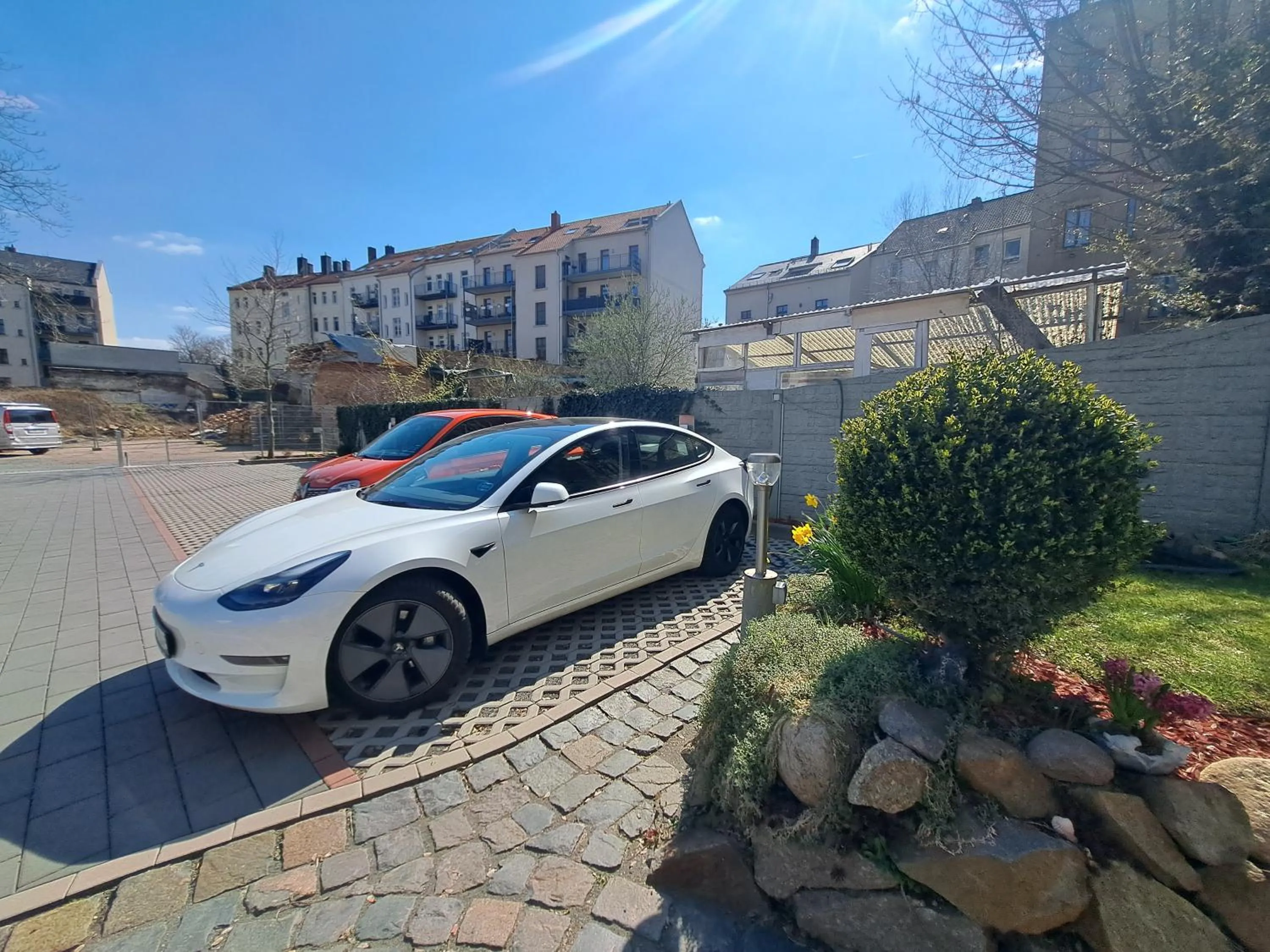 Parking in Space Hotel im Campus der JvP Schule