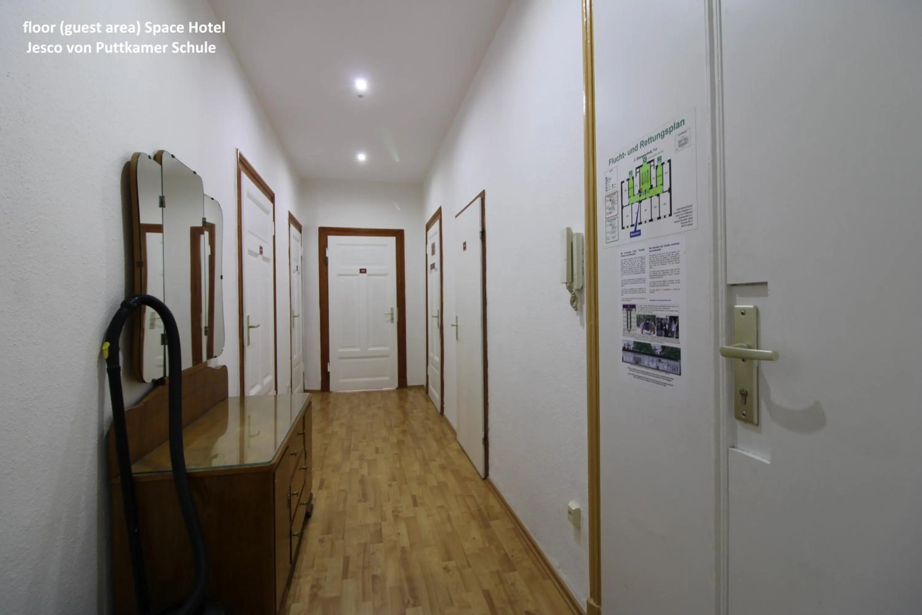Decorative detail in Space Hotel im Campus der JvP Schule