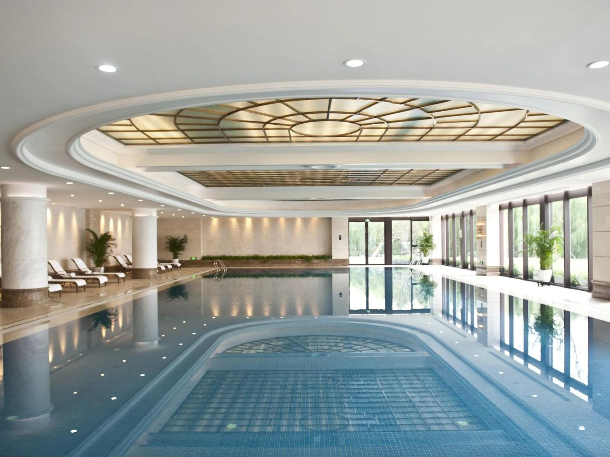 Swimming pool in Tongli Lake Resort Phase II