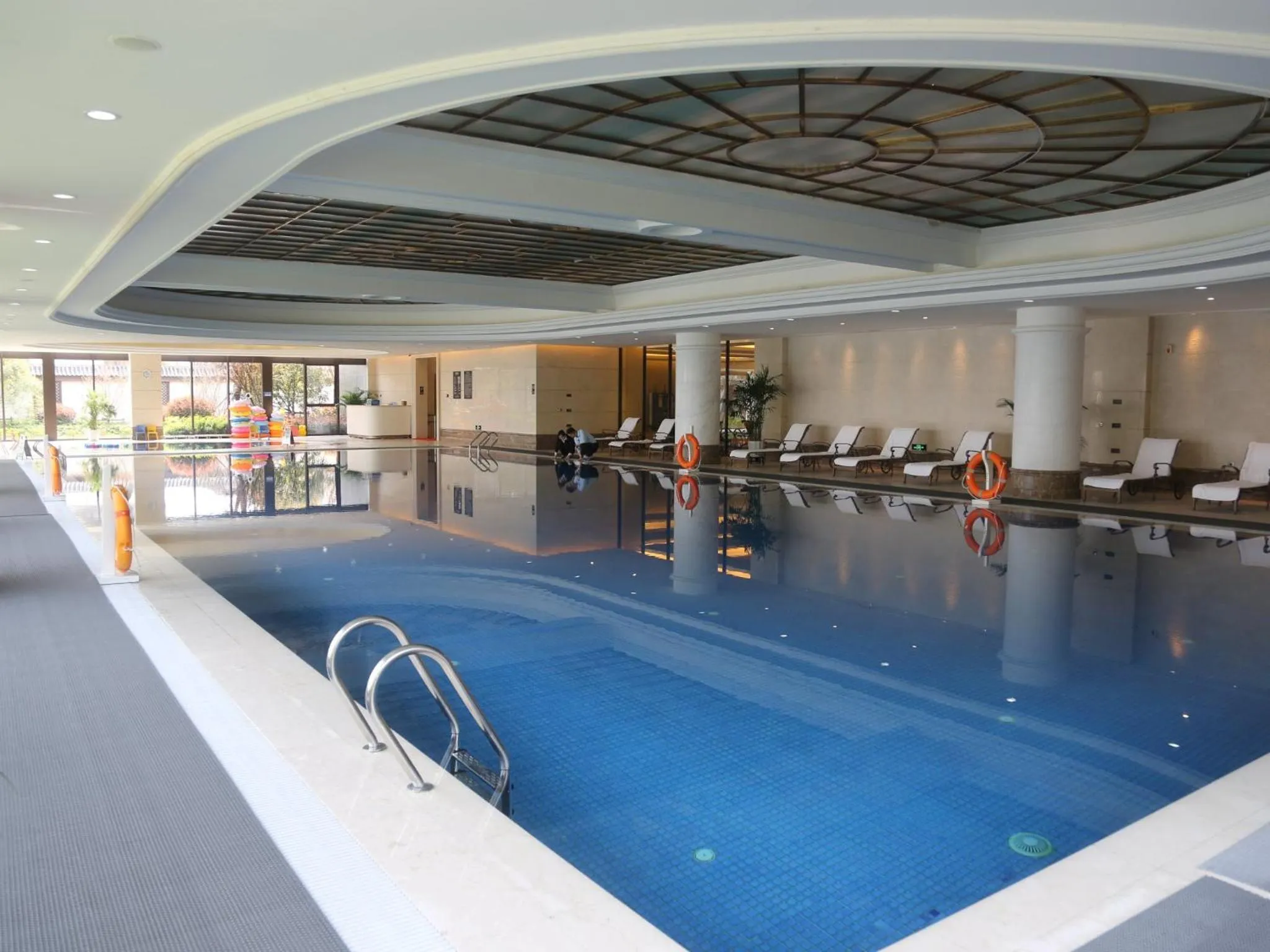 Swimming pool in Tongli Lake Resort Phase II