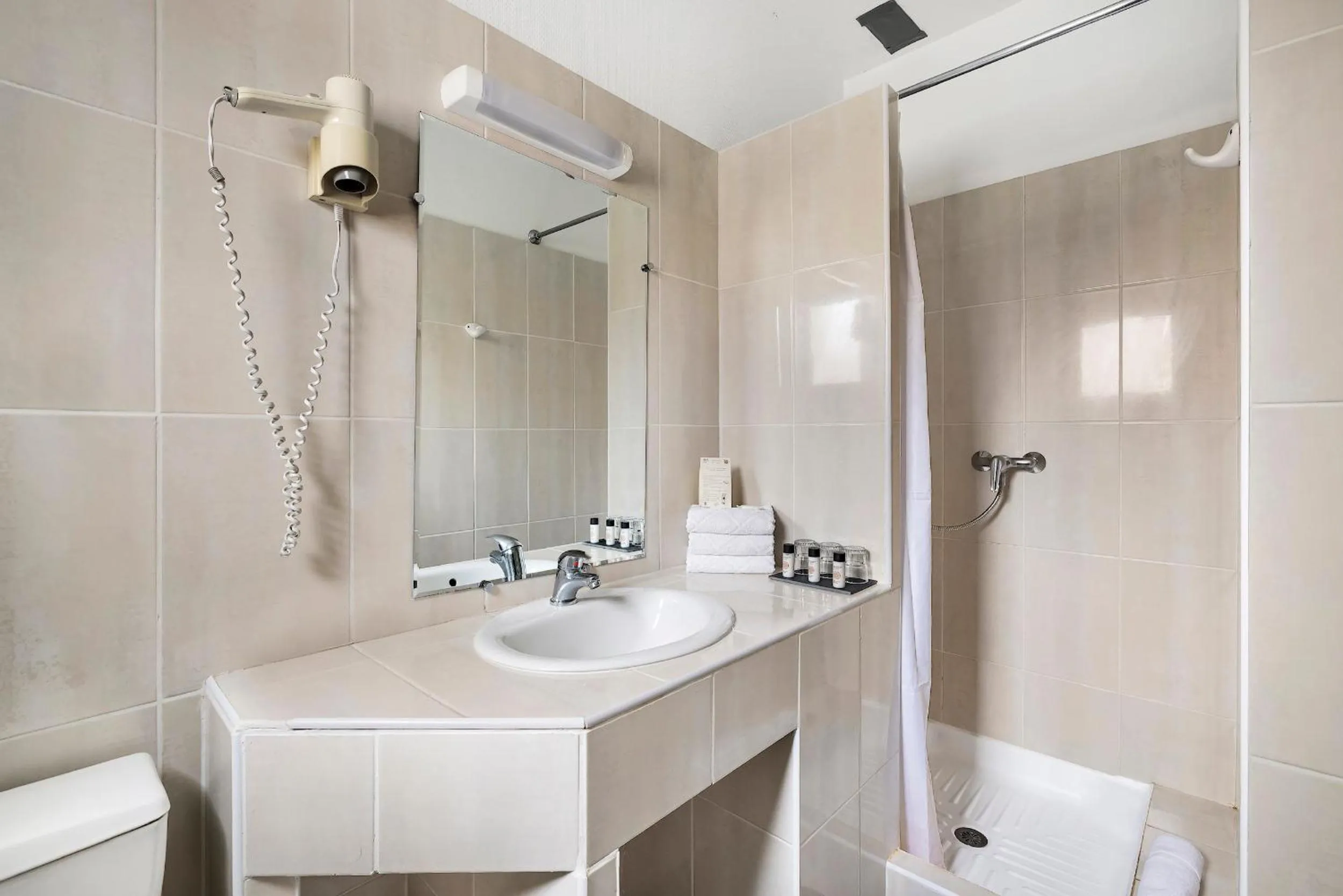 Property building in Hotel Le Golfe Bleu