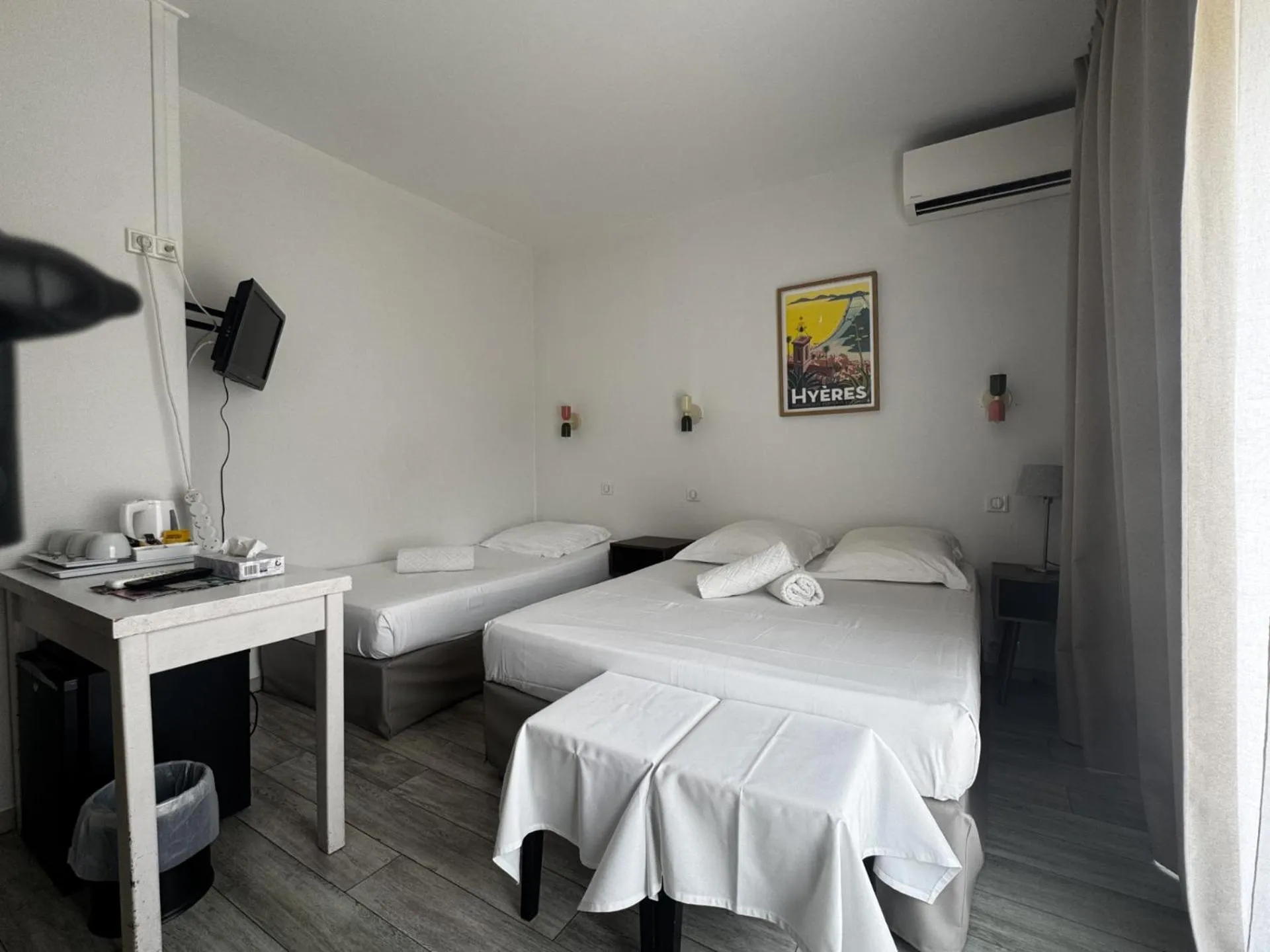 Bed in Hotel Le Golfe Bleu