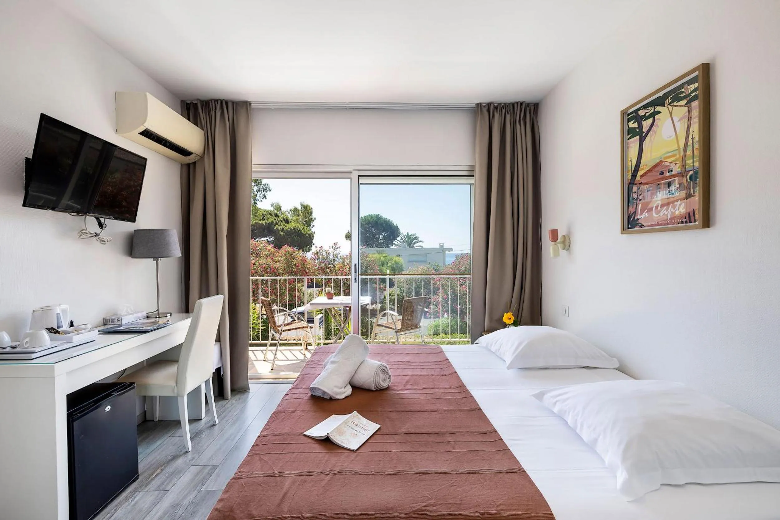 Bed in Hotel Le Golfe Bleu