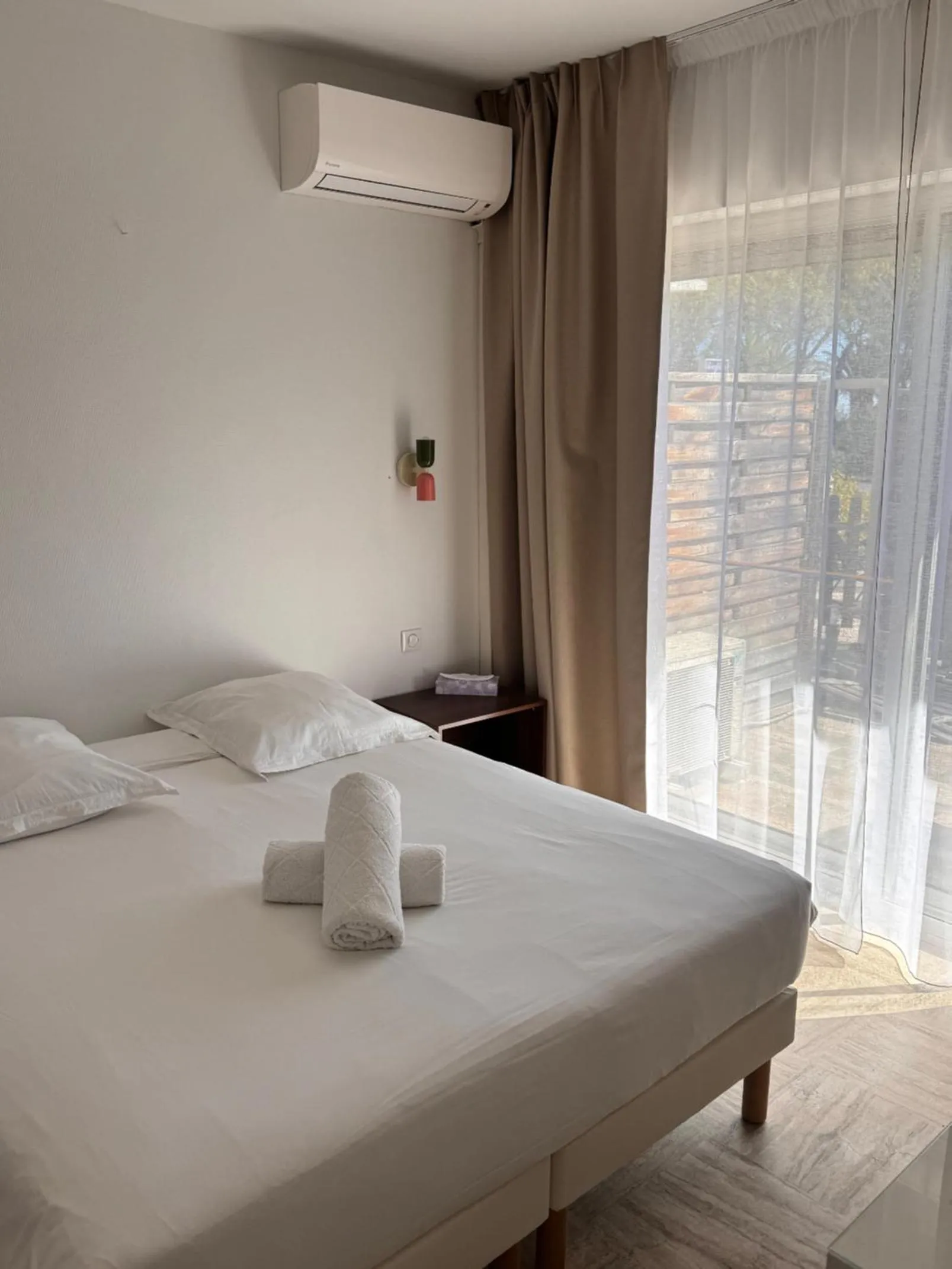 Bed in Hotel Le Golfe Bleu