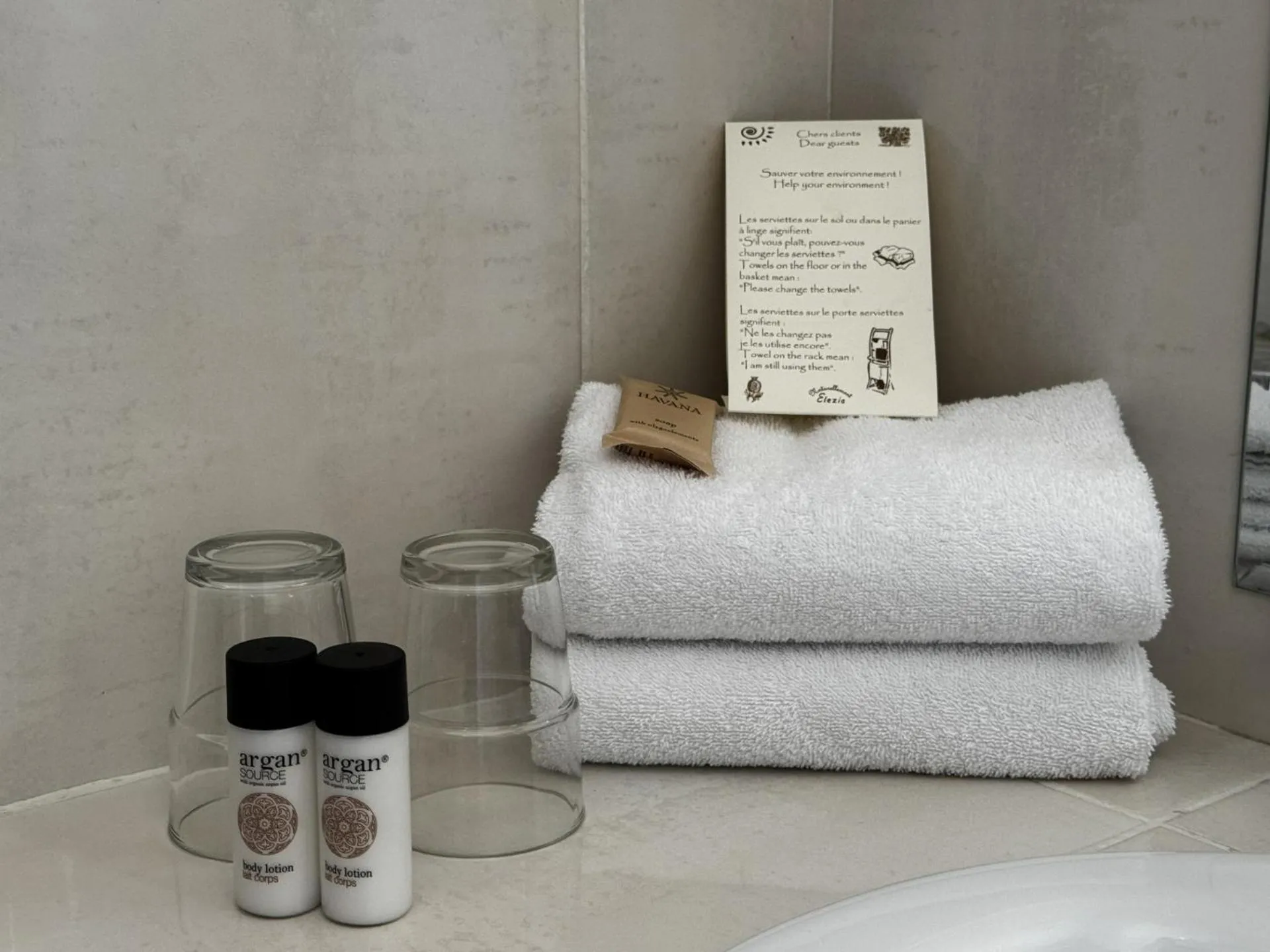 towels in Hotel Le Golfe Bleu