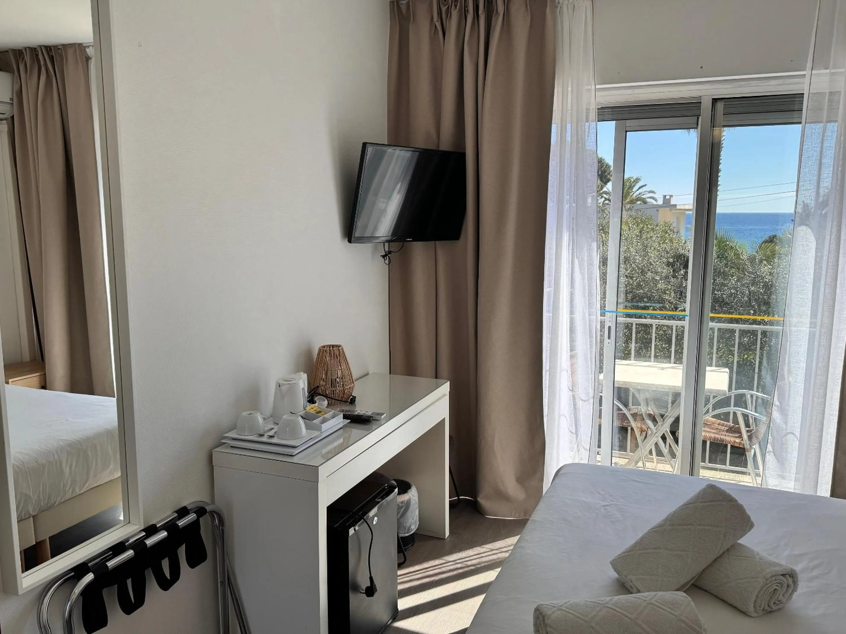 Bed in Hotel Le Golfe Bleu