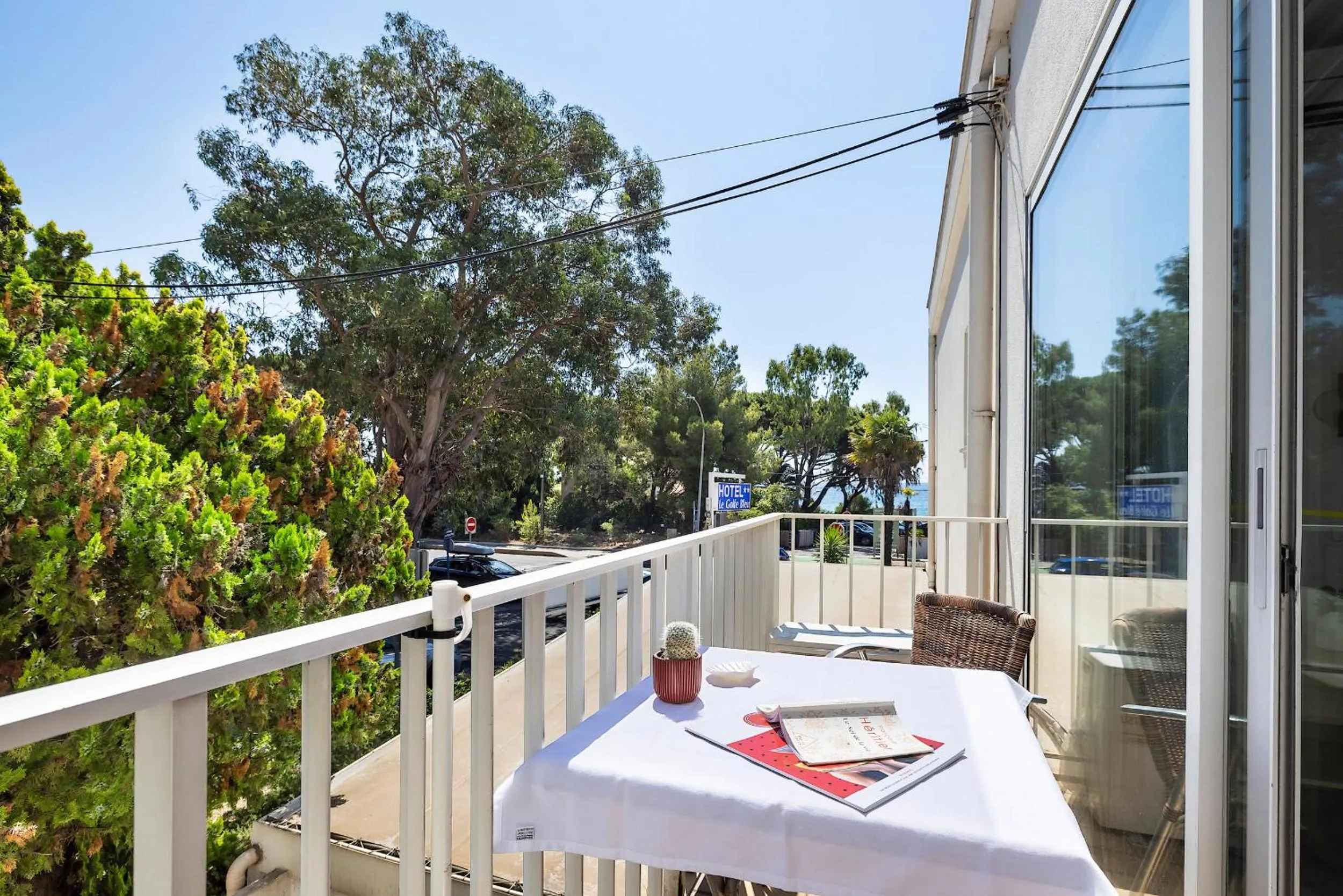 Property building in Hotel Le Golfe Bleu