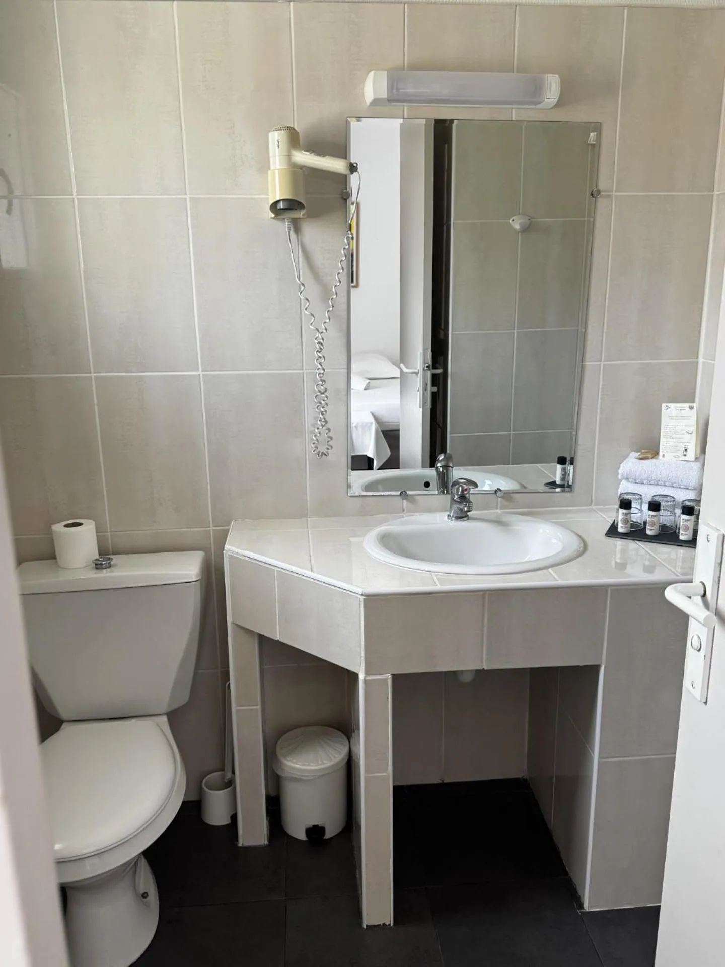 Toilet in Hotel Le Golfe Bleu