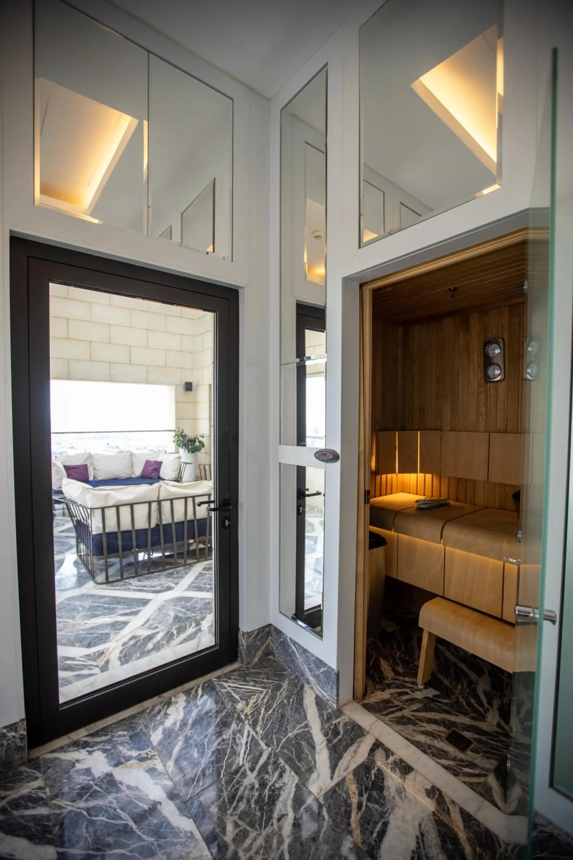 Balcony/Terrace, Bed in Fairmont Amman