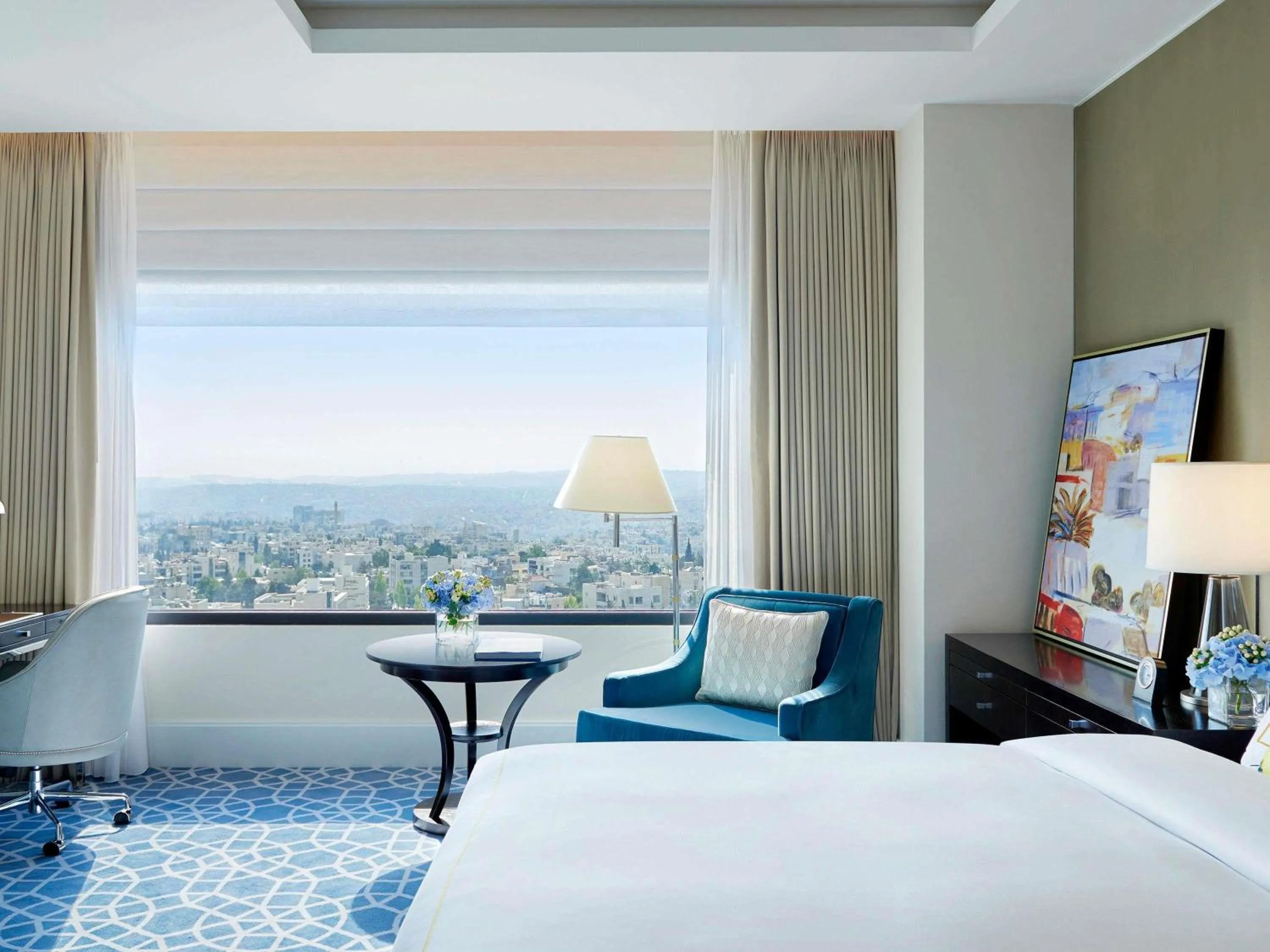 Bedroom, Bed in Fairmont Amman
