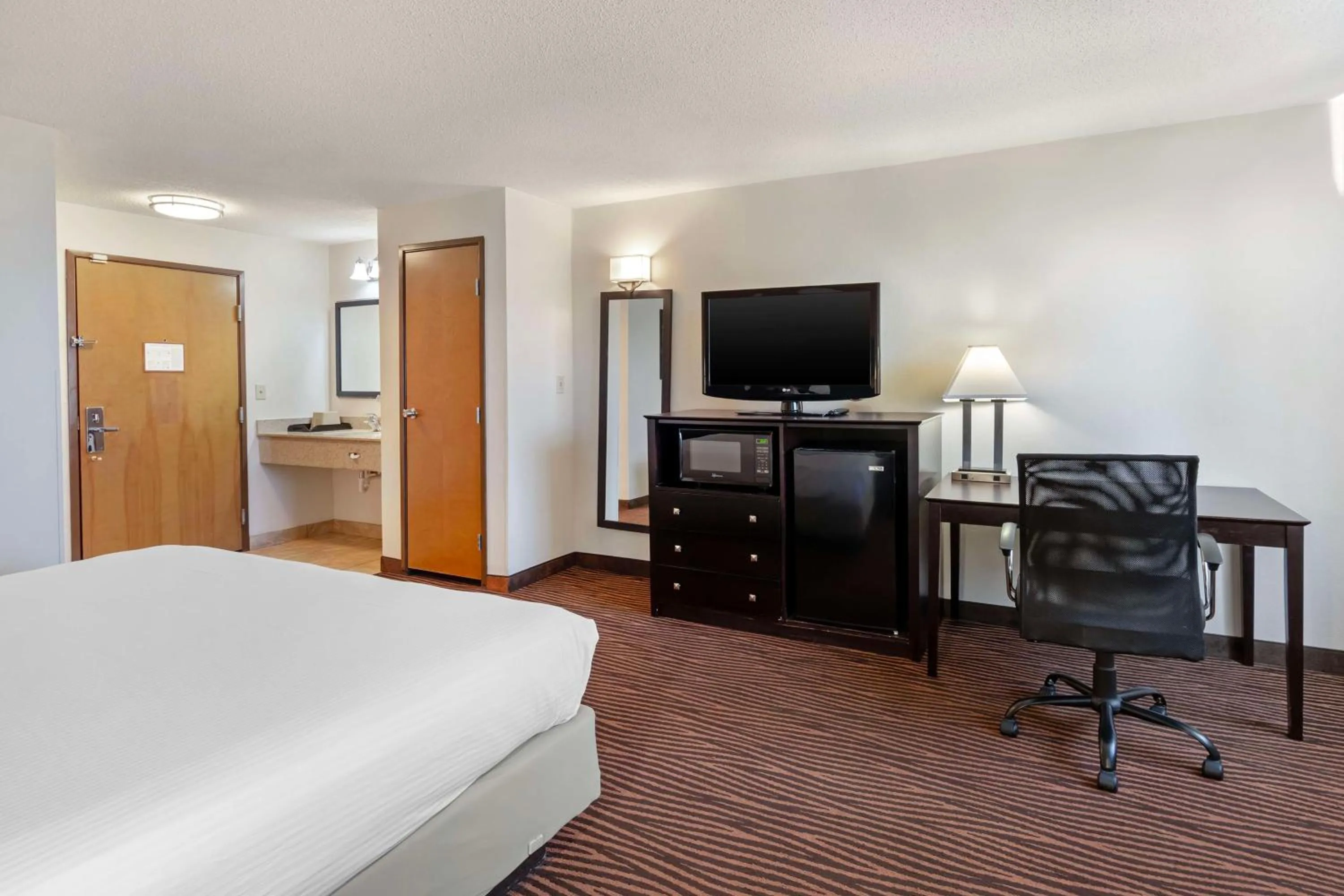 Bedroom, Bed in Best Western Des Plaines O'Hare