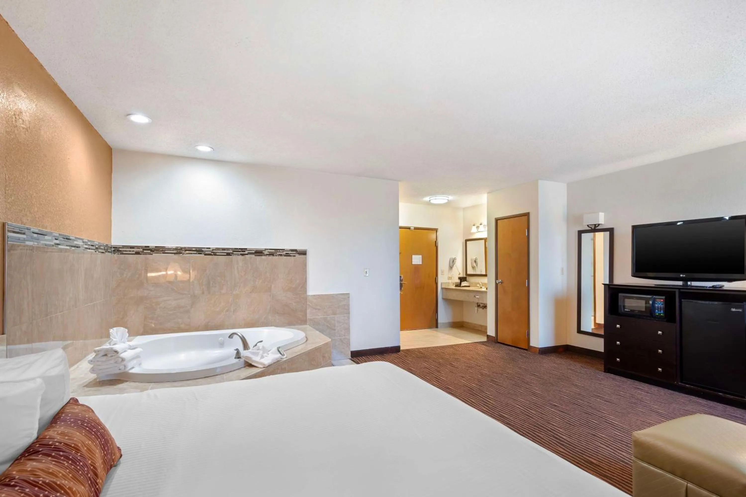 Bedroom, Bed in Best Western Des Plaines O'Hare