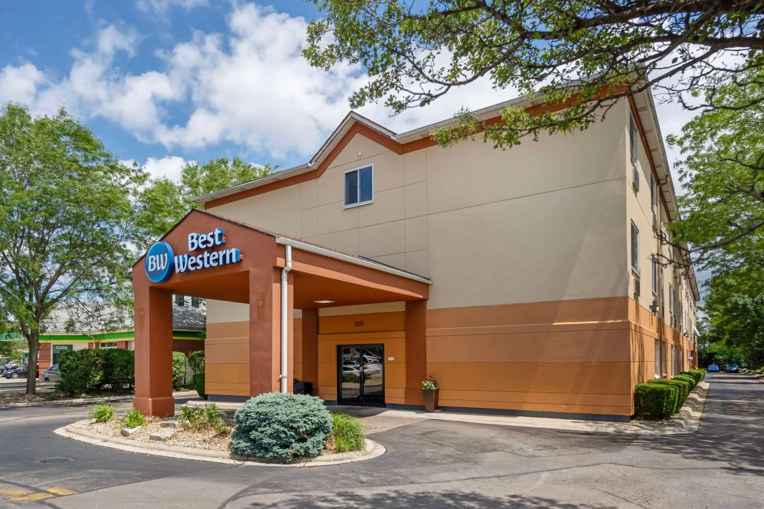 Property building in Best Western Des Plaines O'Hare