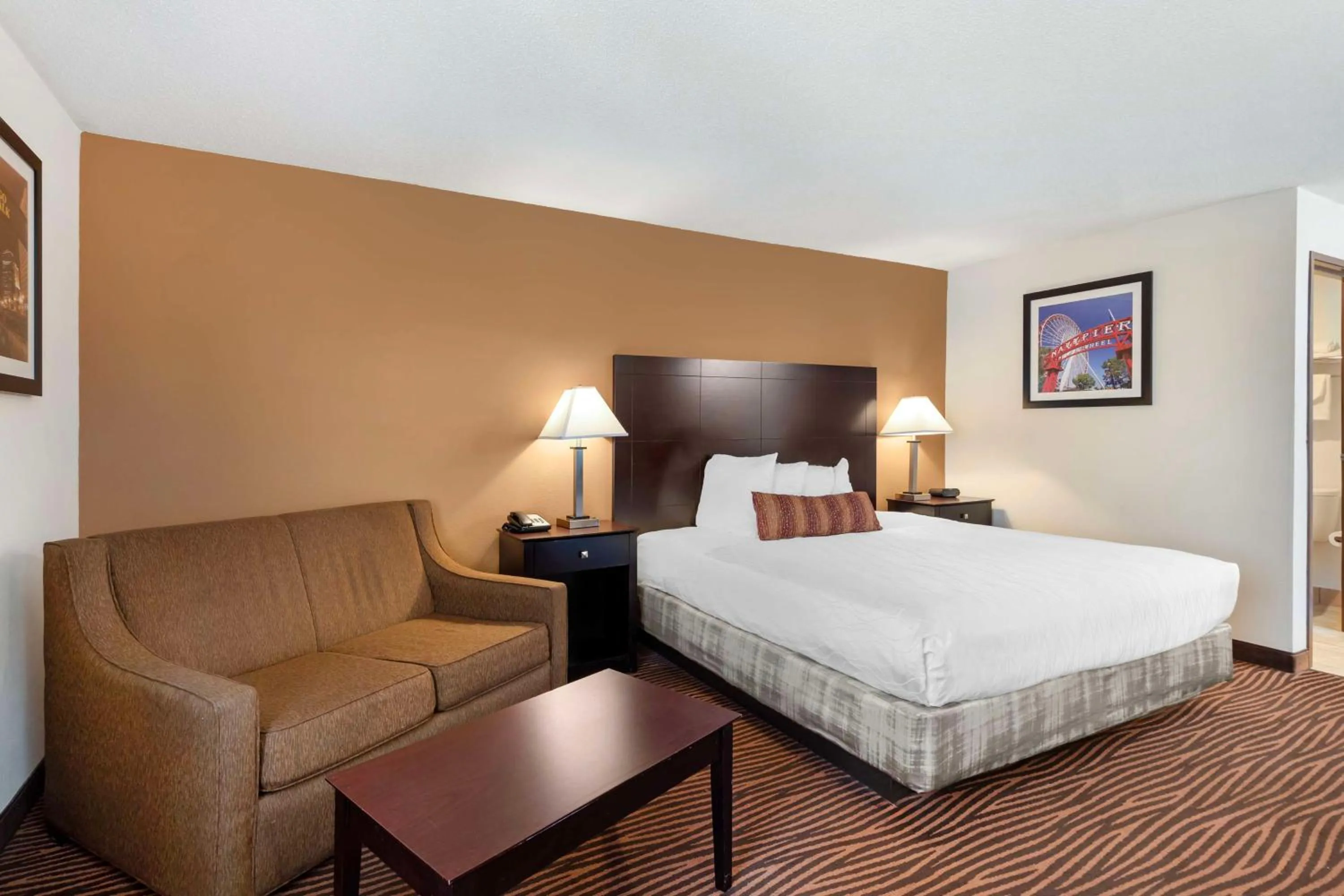 Bedroom, Bed in Best Western Des Plaines O'Hare
