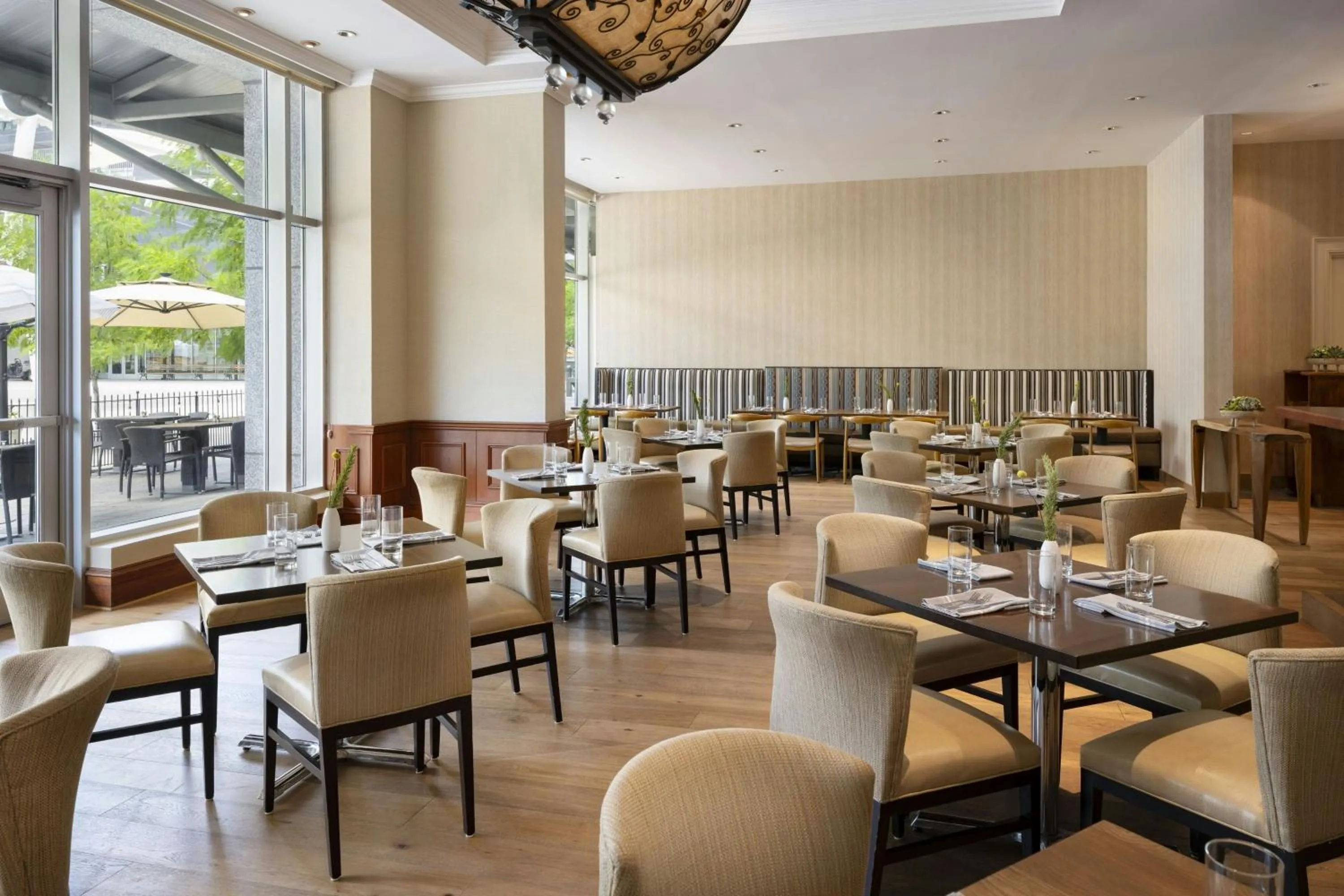 Restaurant/places to eat in Marriott Salt Lake City Center