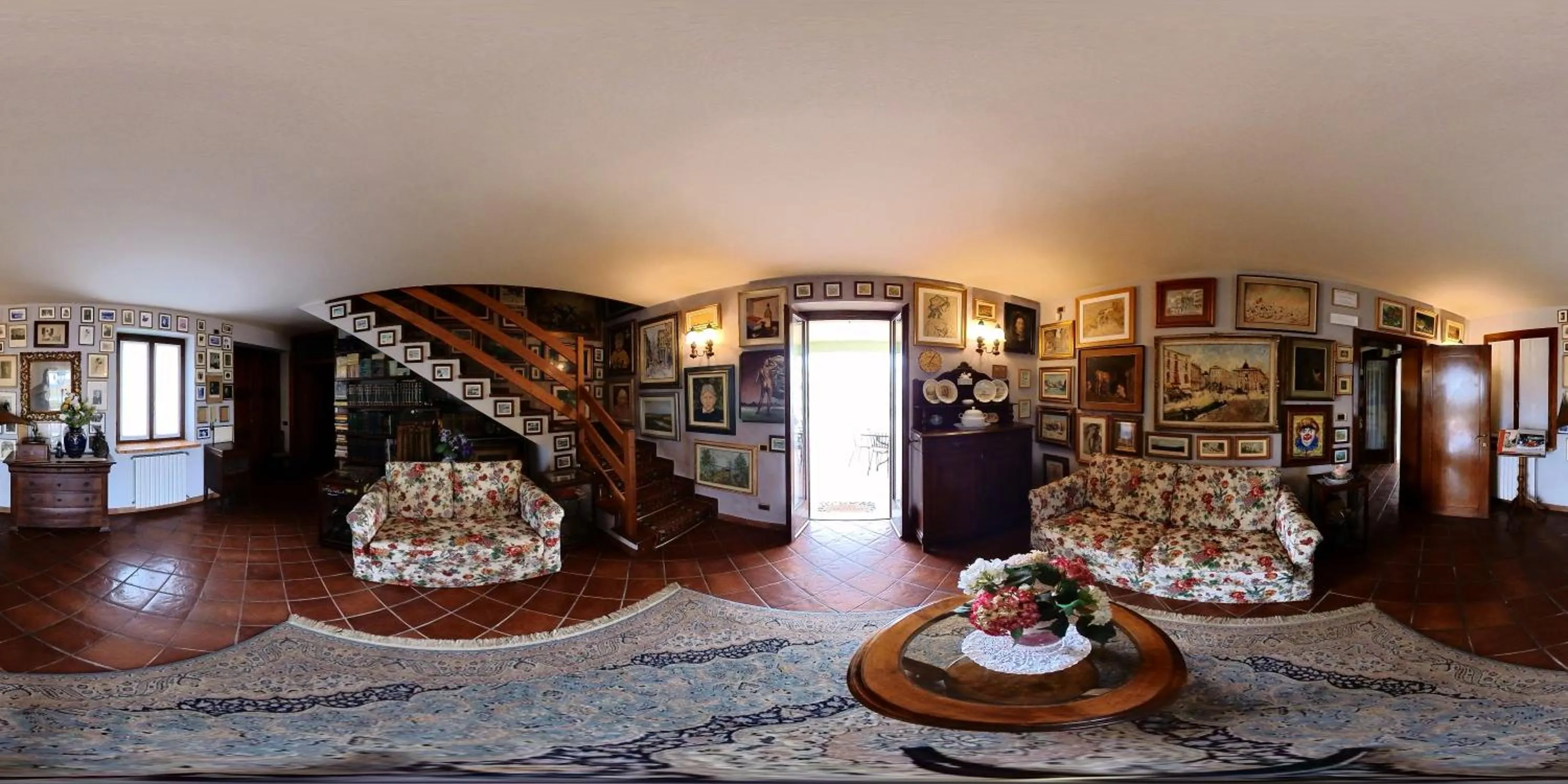 Seating area in Hotel Bolero
