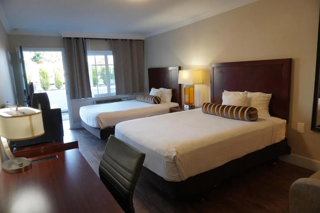 Bed in Rose Garden Inn