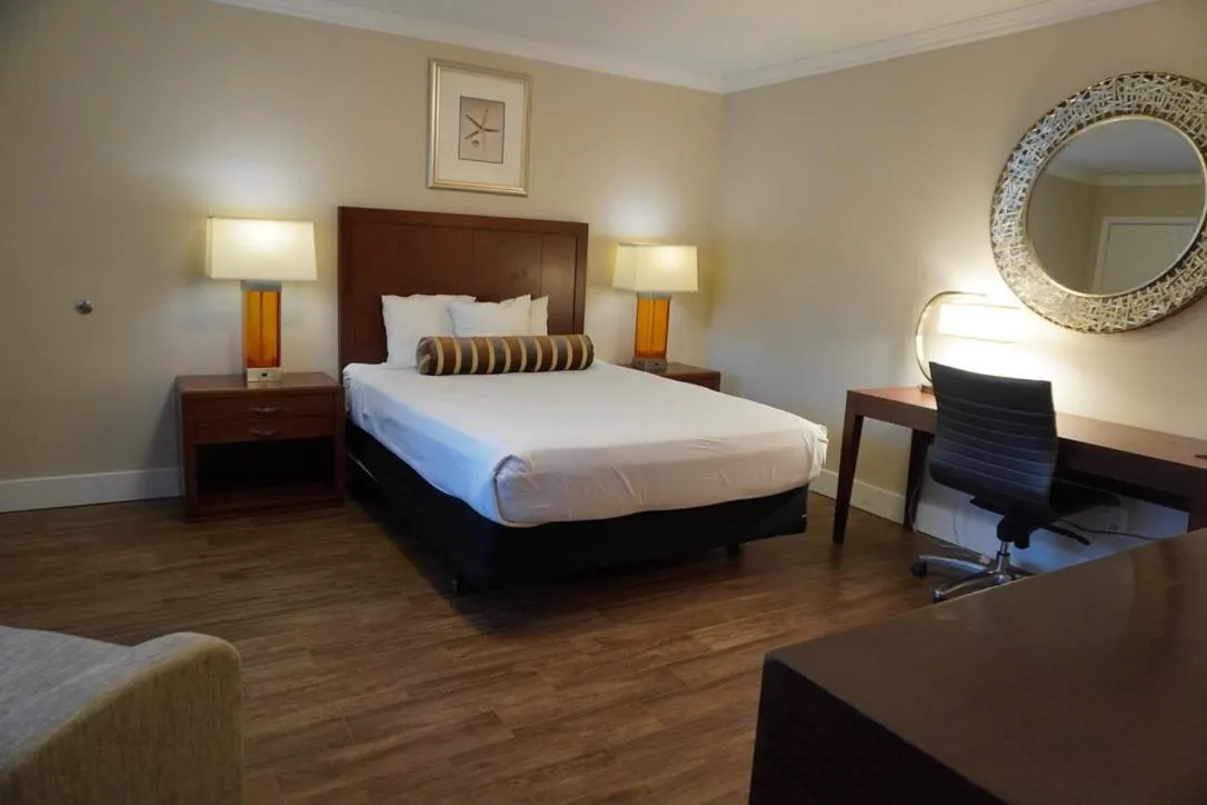 Photo of the whole room, Bed in Rose Garden Inn