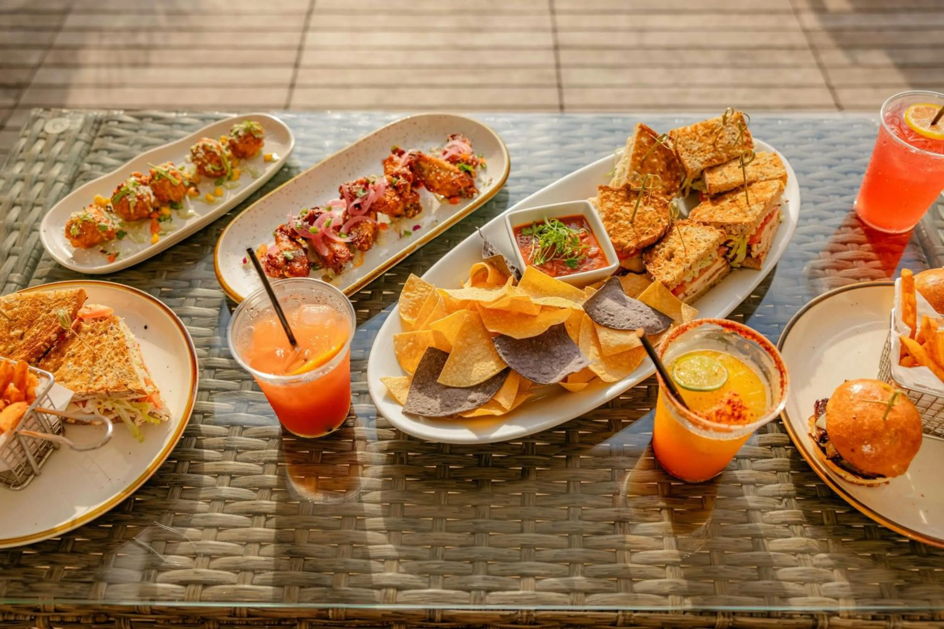 Lounge or bar in The St. Anthony, a Luxury Collection Hotel, San Antonio