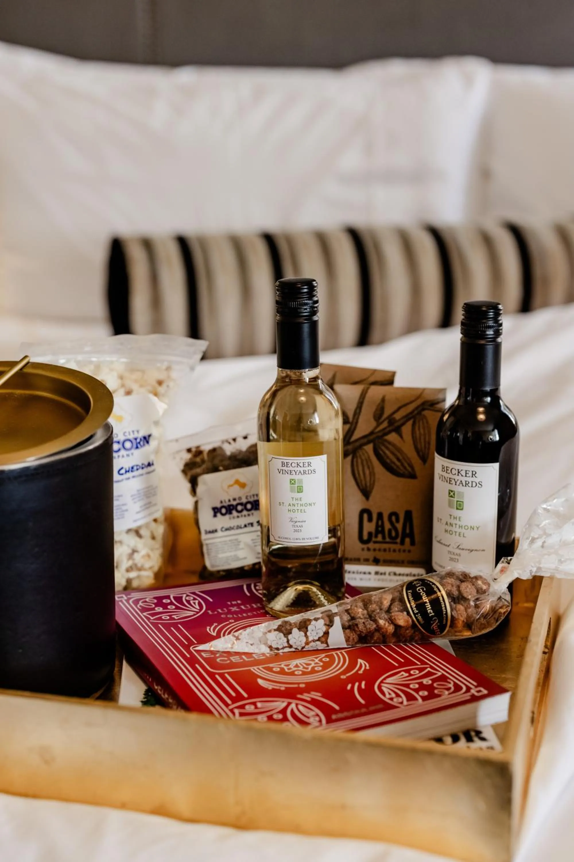 Food and drinks, Bed in The St. Anthony, a Luxury Collection Hotel, San Antonio