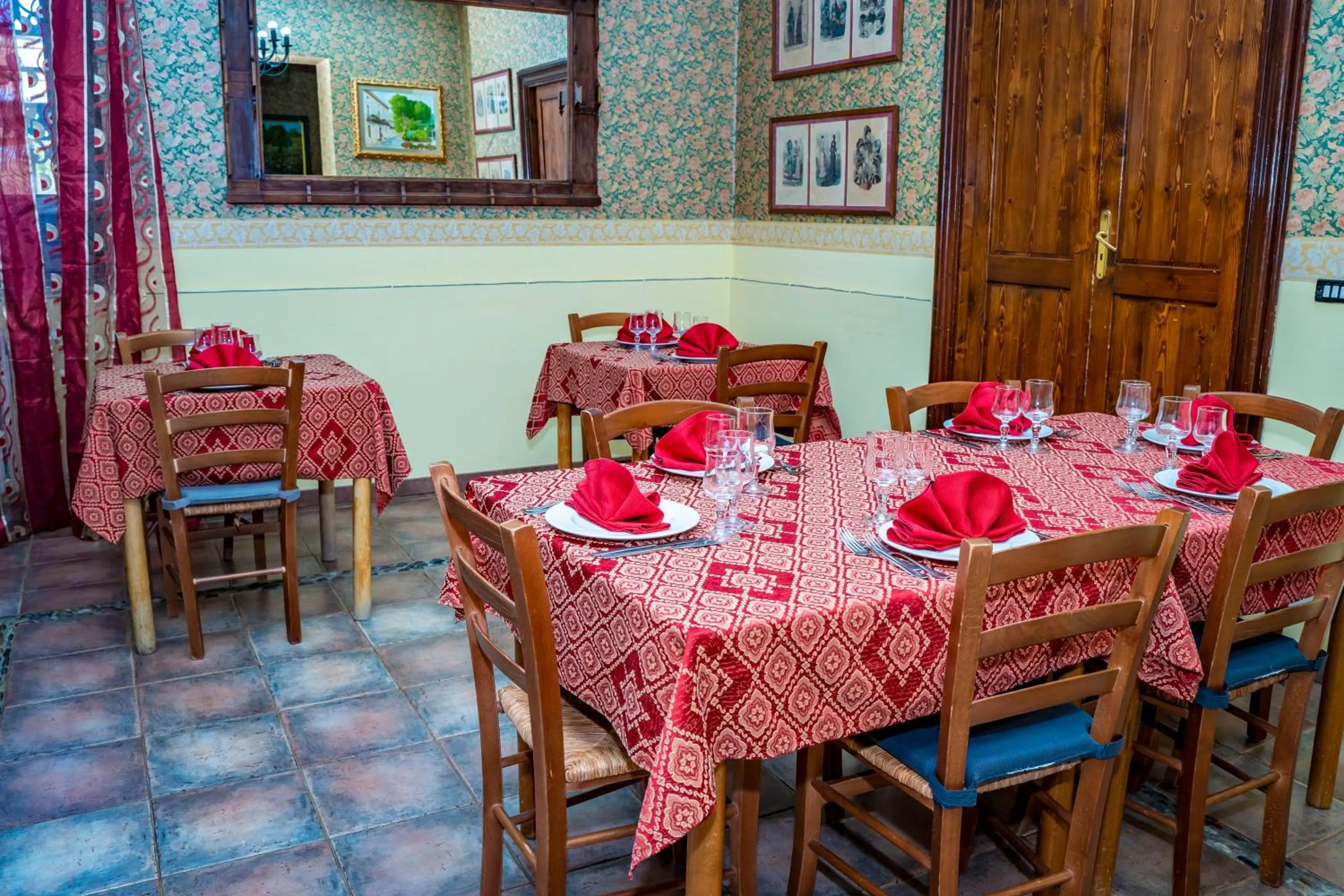 Restaurant/places to eat in Casale Villa Rainò