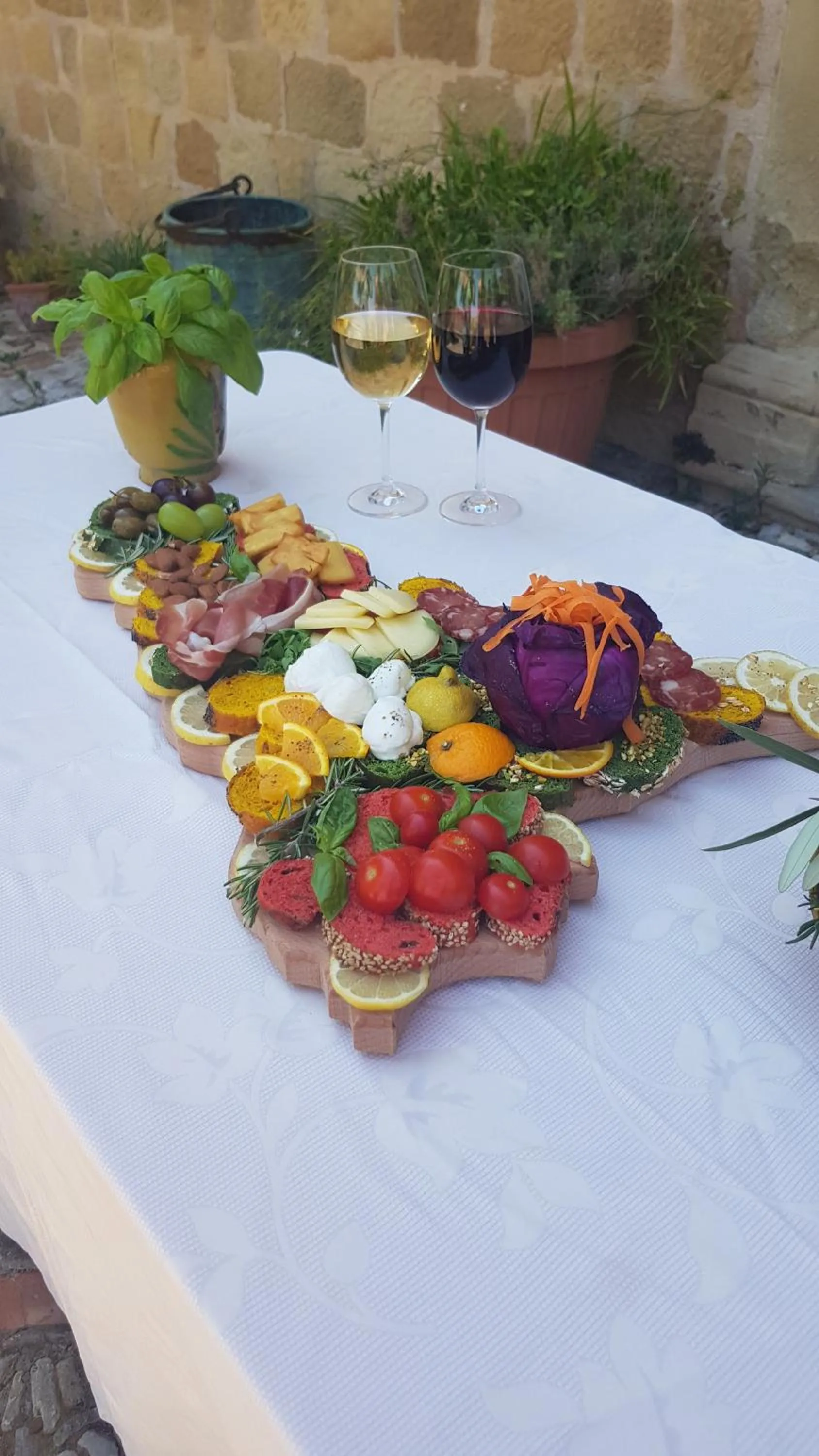 Food and drinks in Casale Villa Rainò