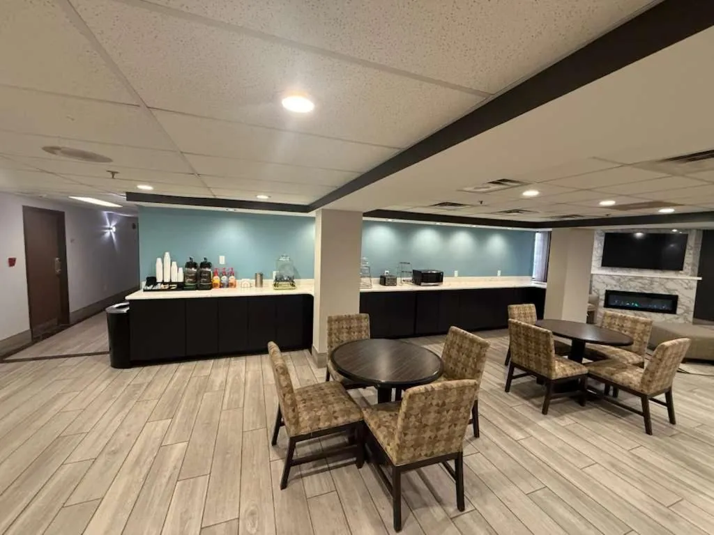 Quality Inn & Suites Detroit Metro Airport