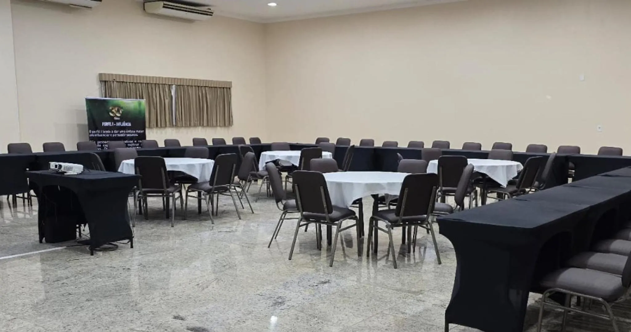 Meeting/conference room in Hotel Dan Inn Campinas Anhanguera - By Nacional Inn