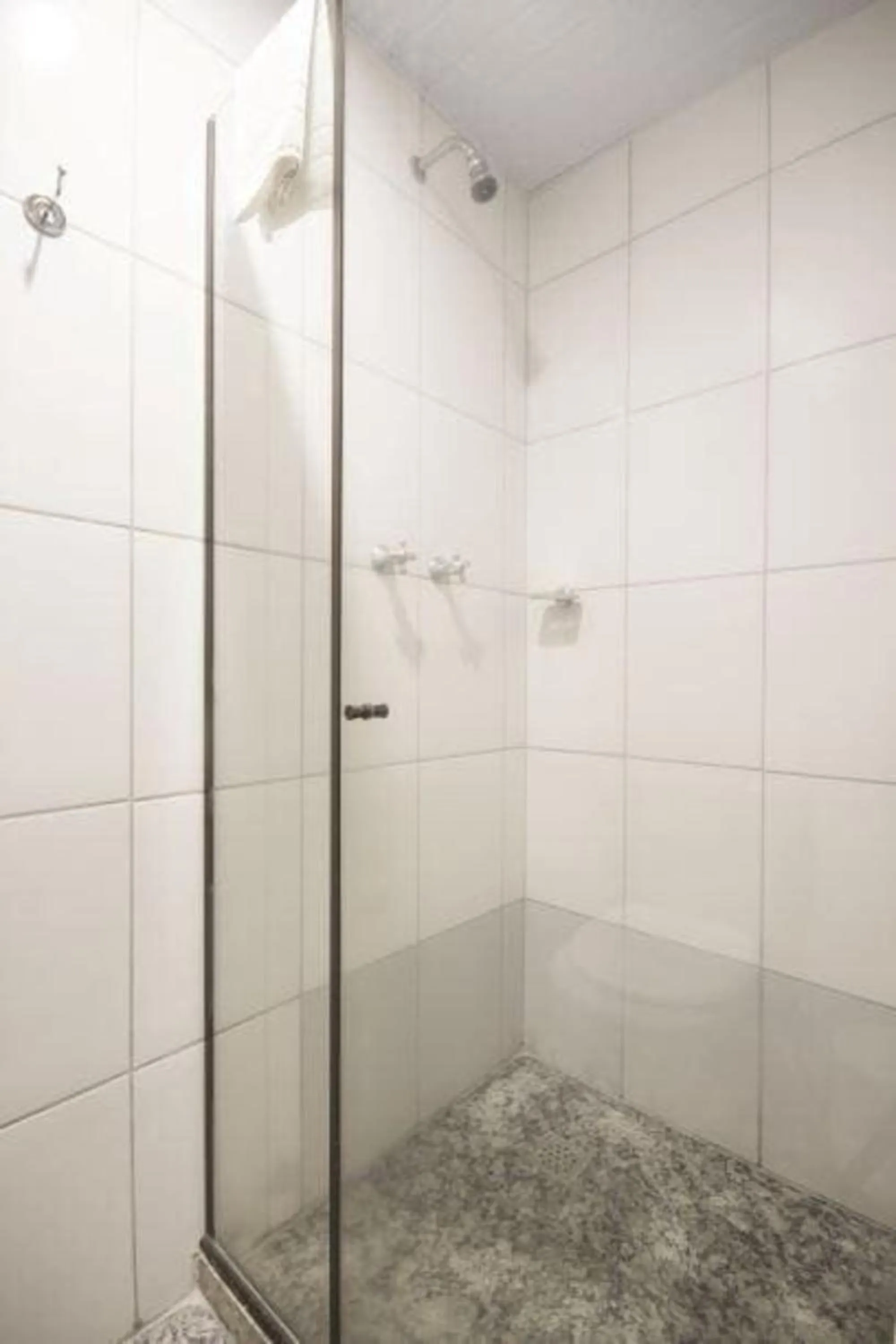 Bathroom in Hotel Dan Inn Campinas Anhanguera - By Nacional Inn