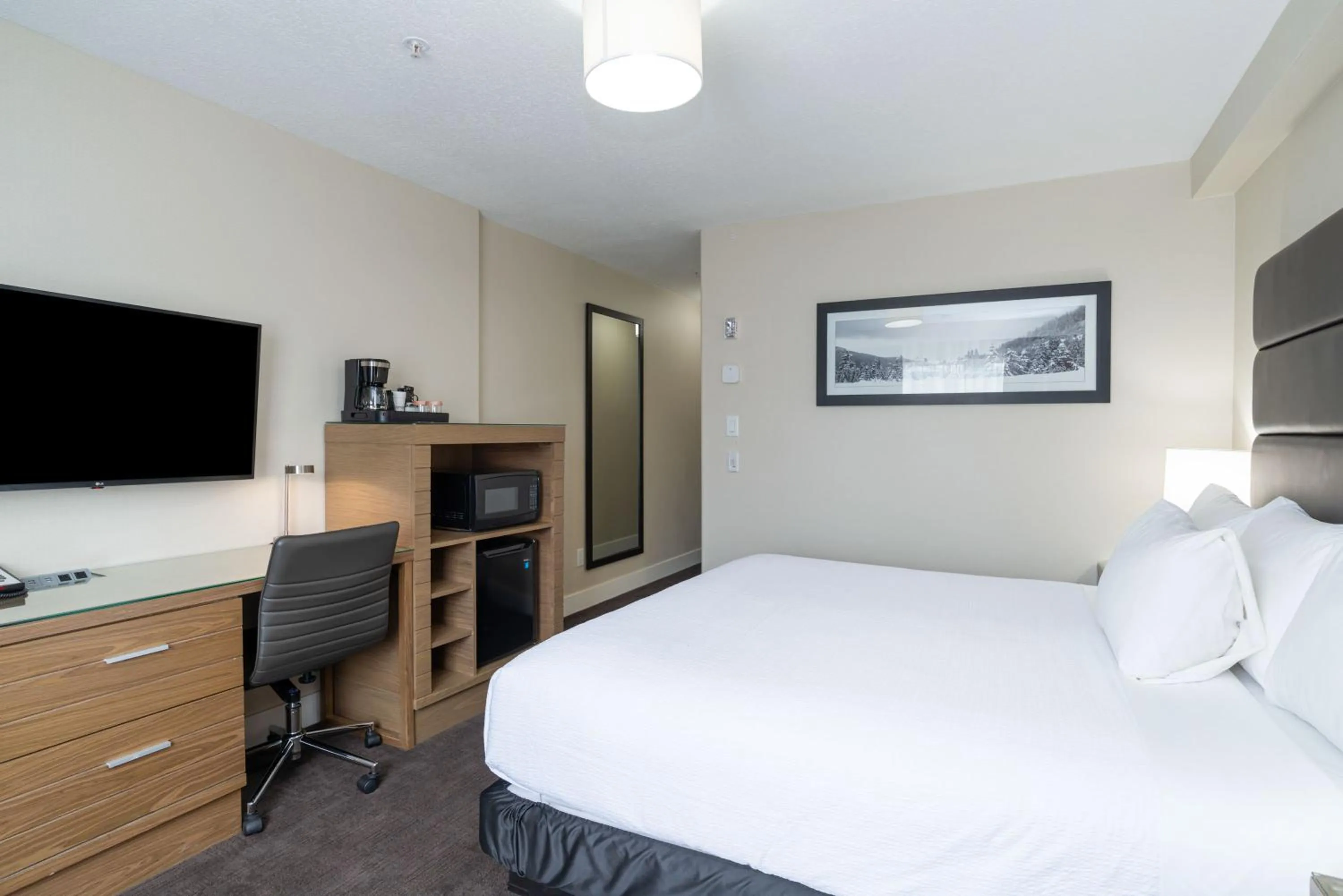 Photo of the whole room, Bed in Sandman Hotel Grande Prairie