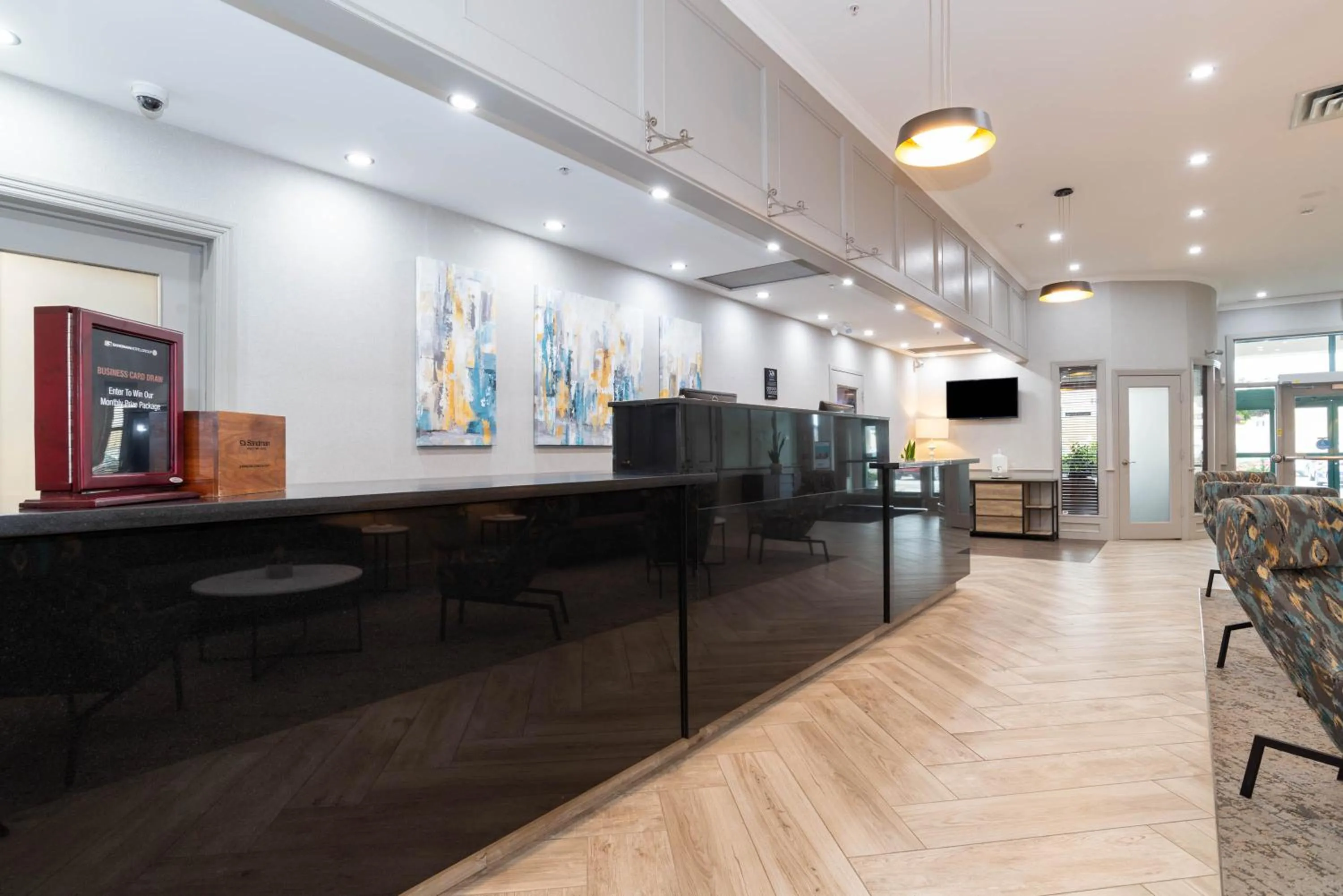 Facade/entrance in Sandman Hotel Grande Prairie