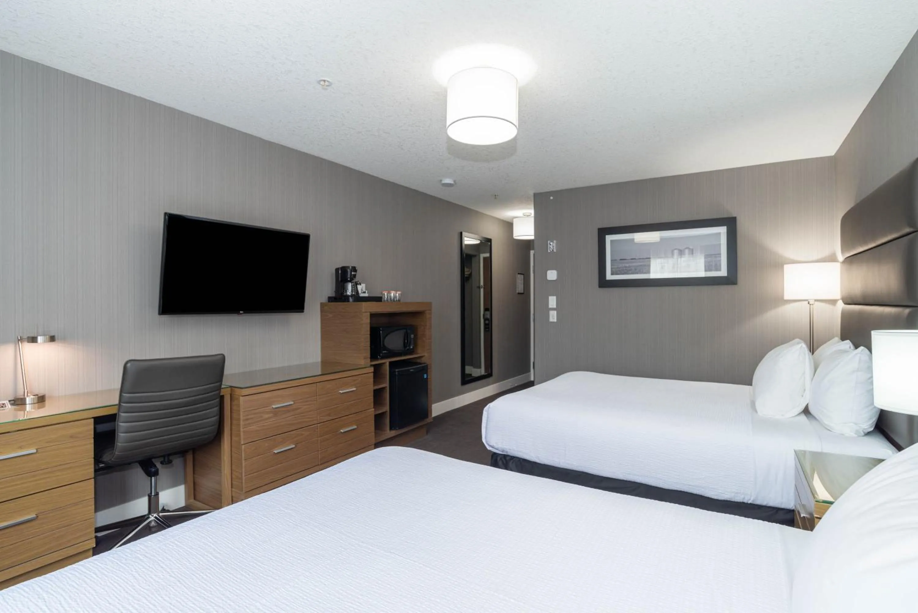 Photo of the whole room, Bed in Sandman Hotel Grande Prairie