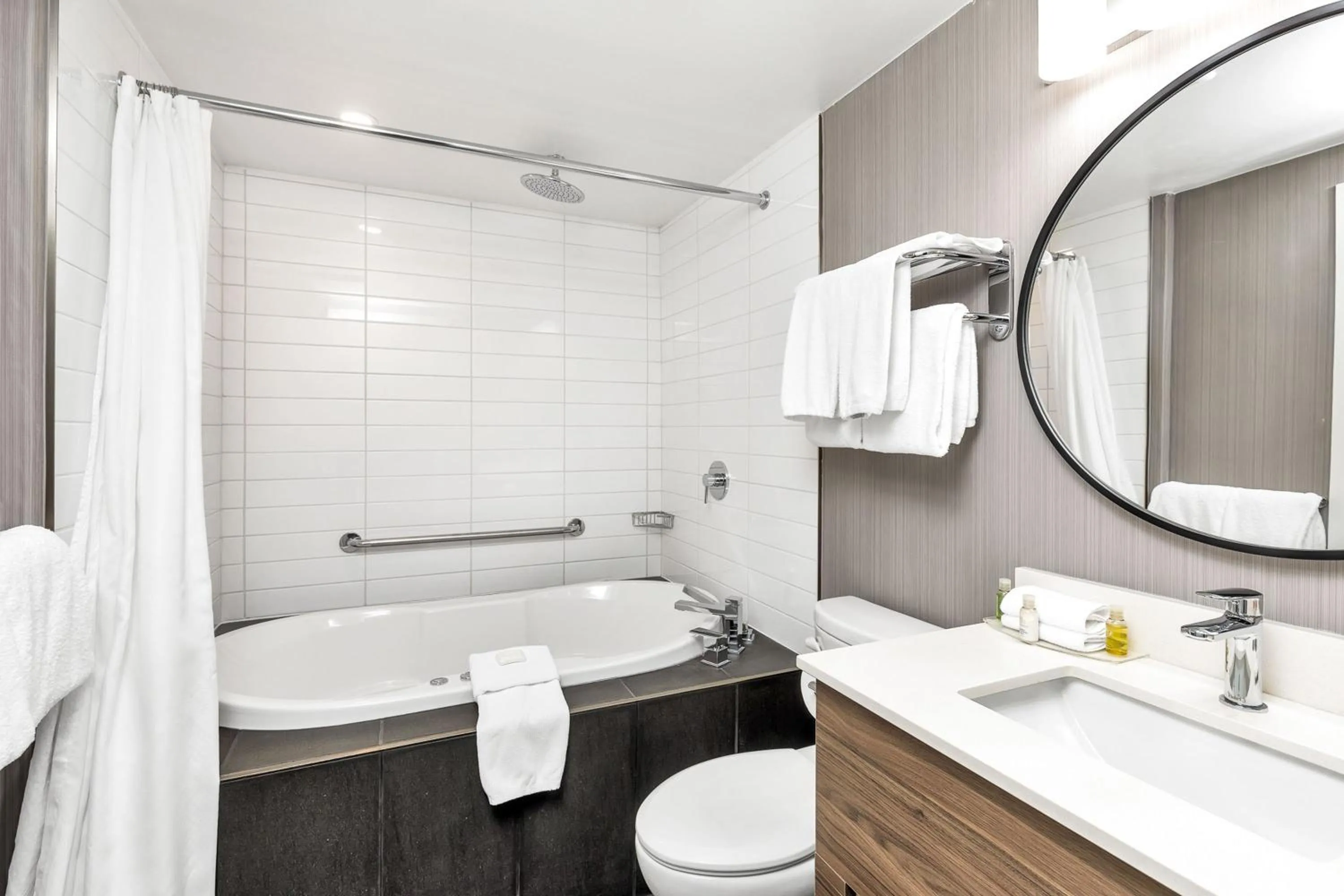 Bathroom in Sandman Hotel Grande Prairie