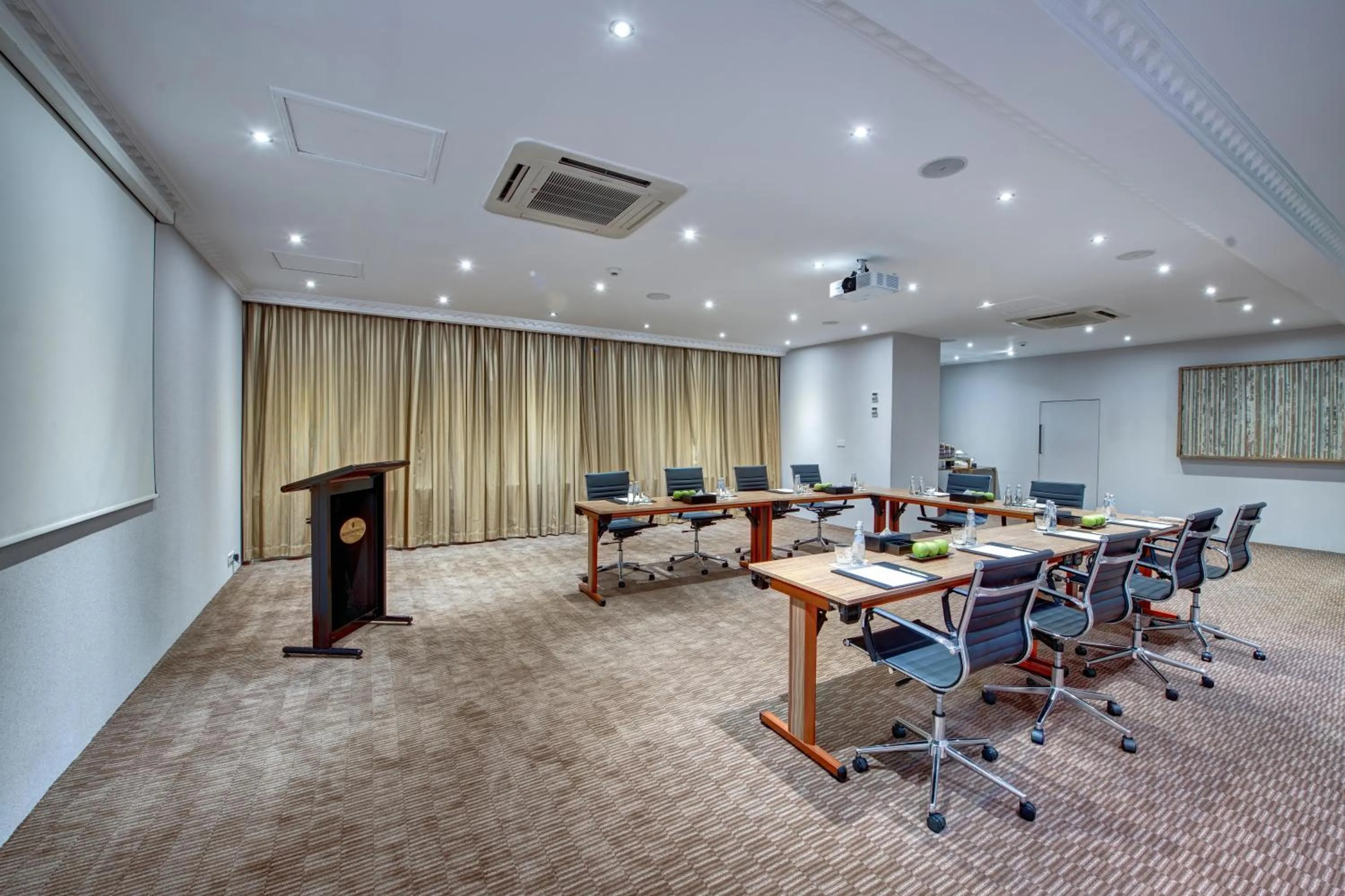 Meeting/conference room in InterContinental Muscat by IHG