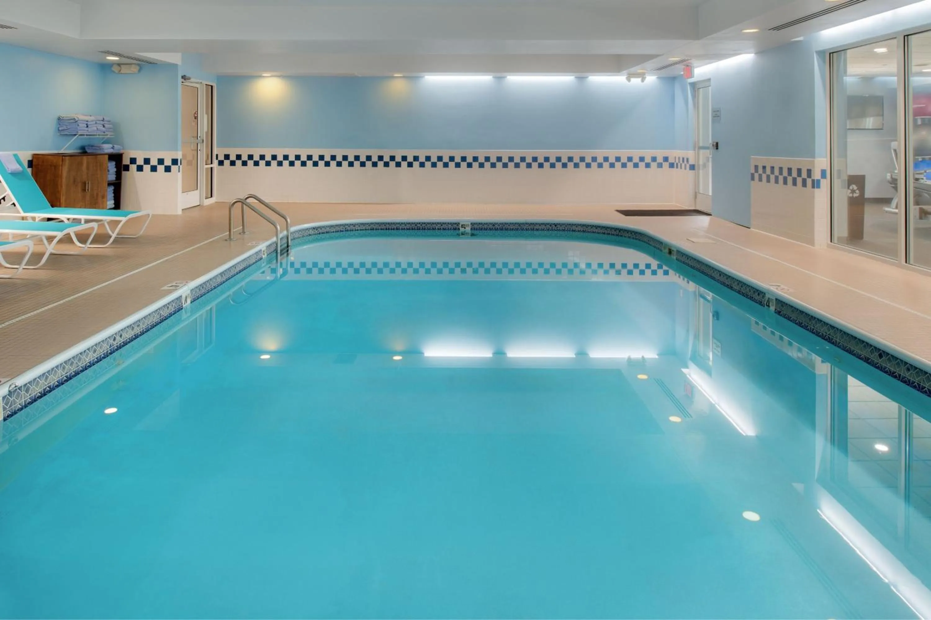 Swimming pool in Fairfield by Marriott
