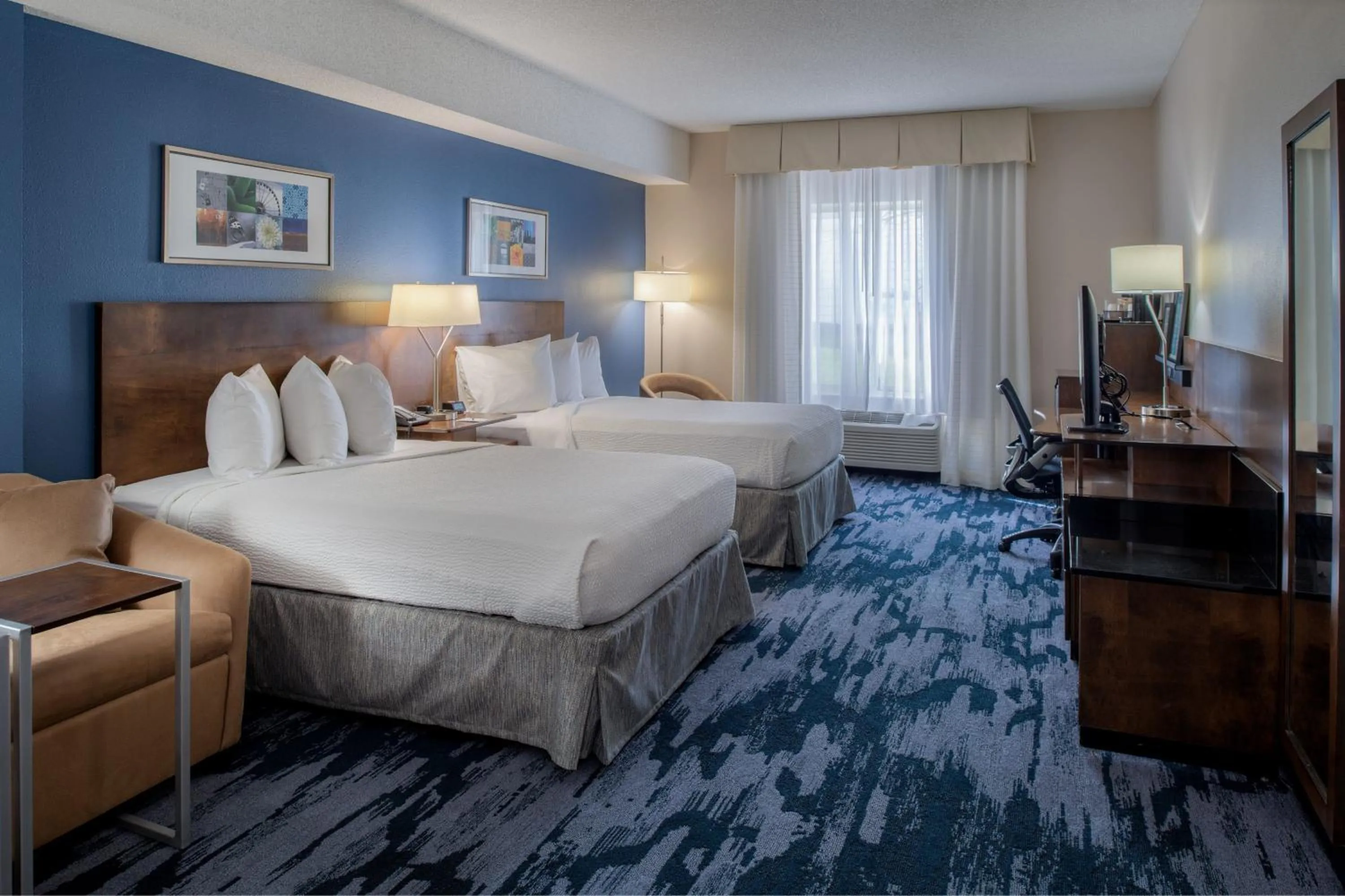 Photo of the whole room, Bed in Fairfield by Marriott