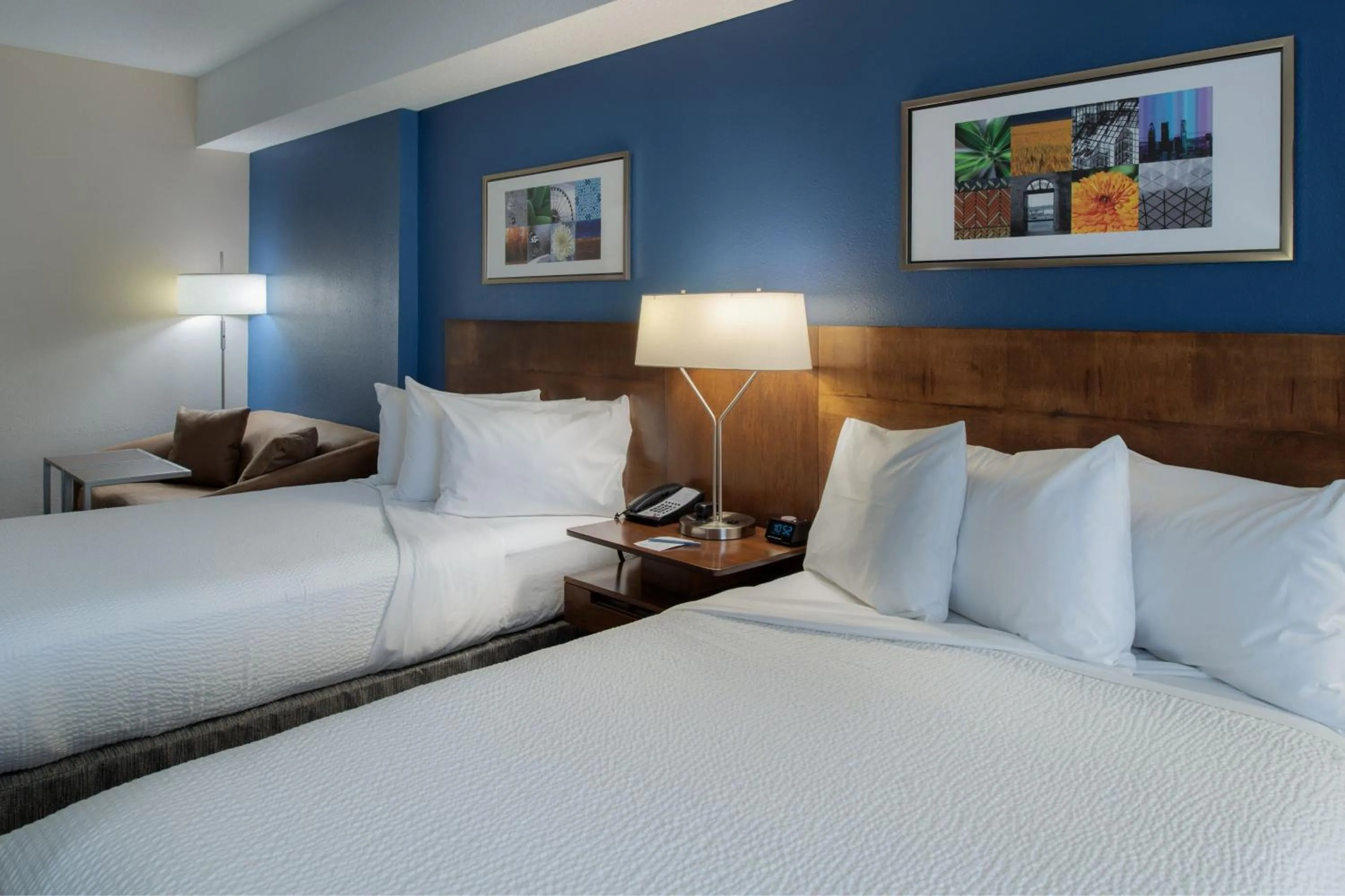 Photo of the whole room, Bed in Fairfield by Marriott
