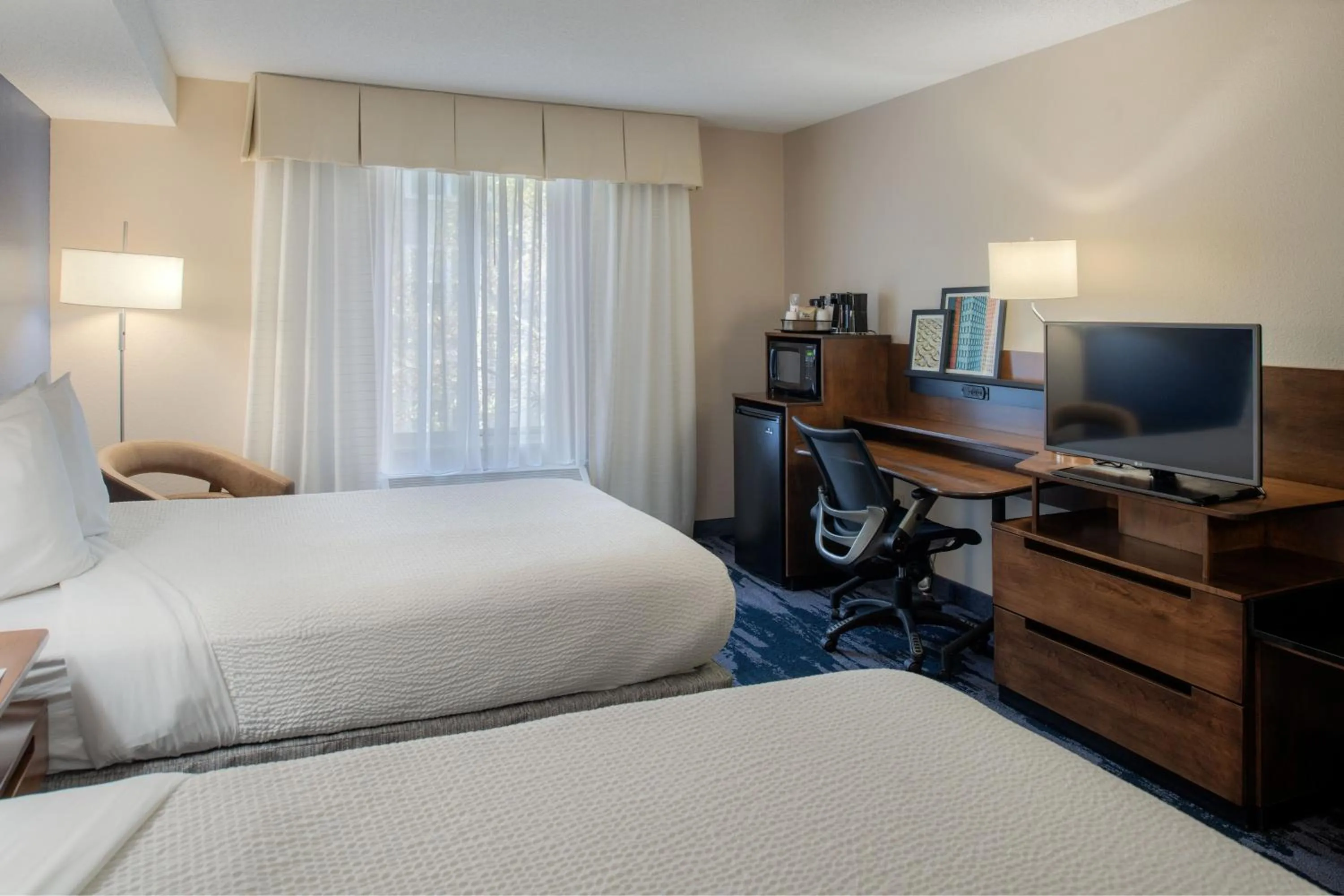 Photo of the whole room, Bed in Fairfield by Marriott