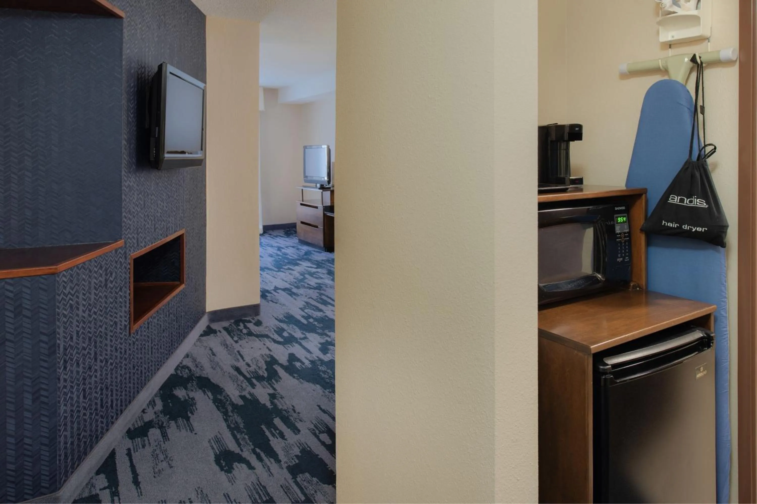 Photo of the whole room in Fairfield by Marriott