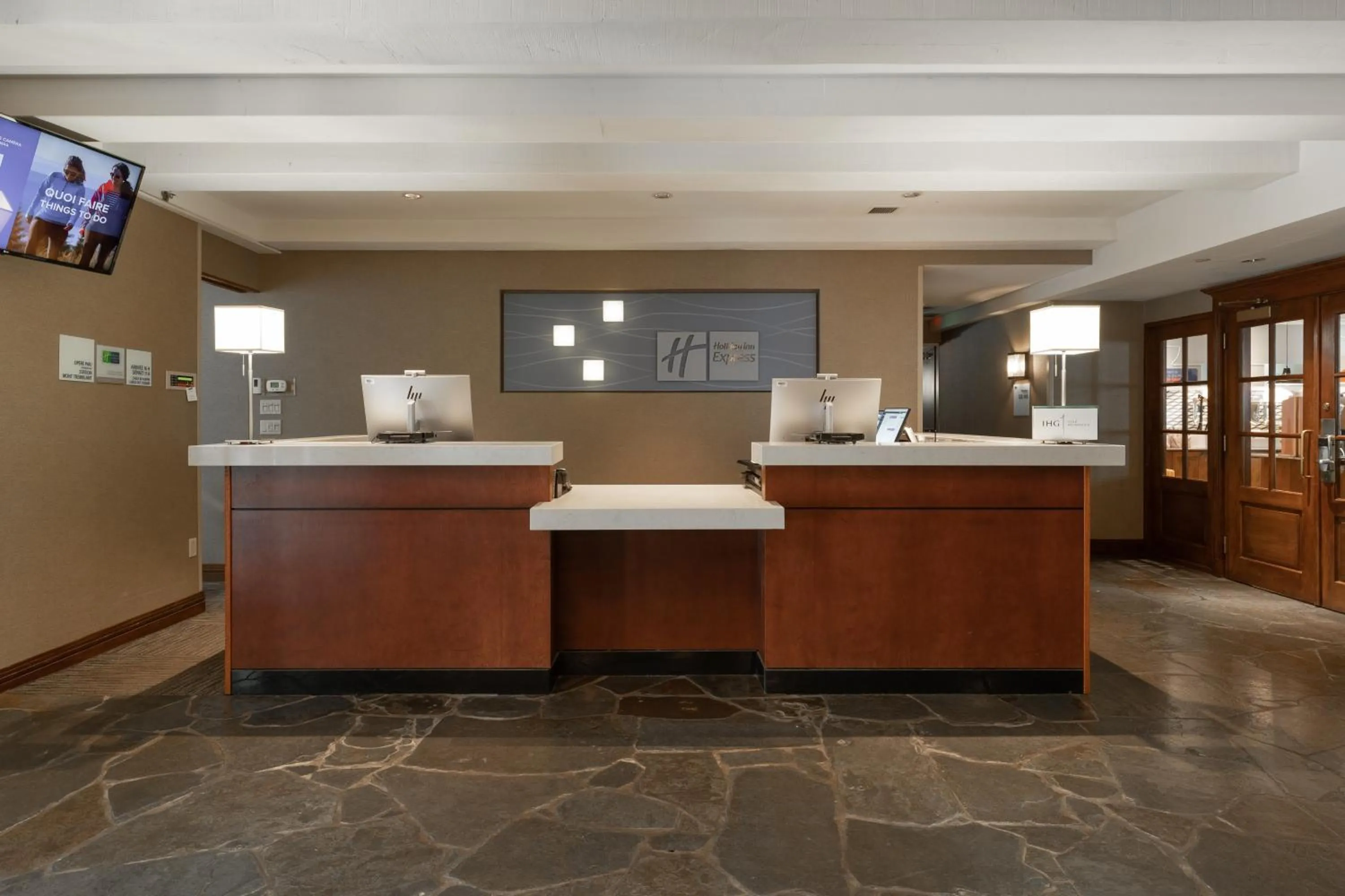 Lobby or reception in Holiday Inn Express & Suites Tremblant by IHG