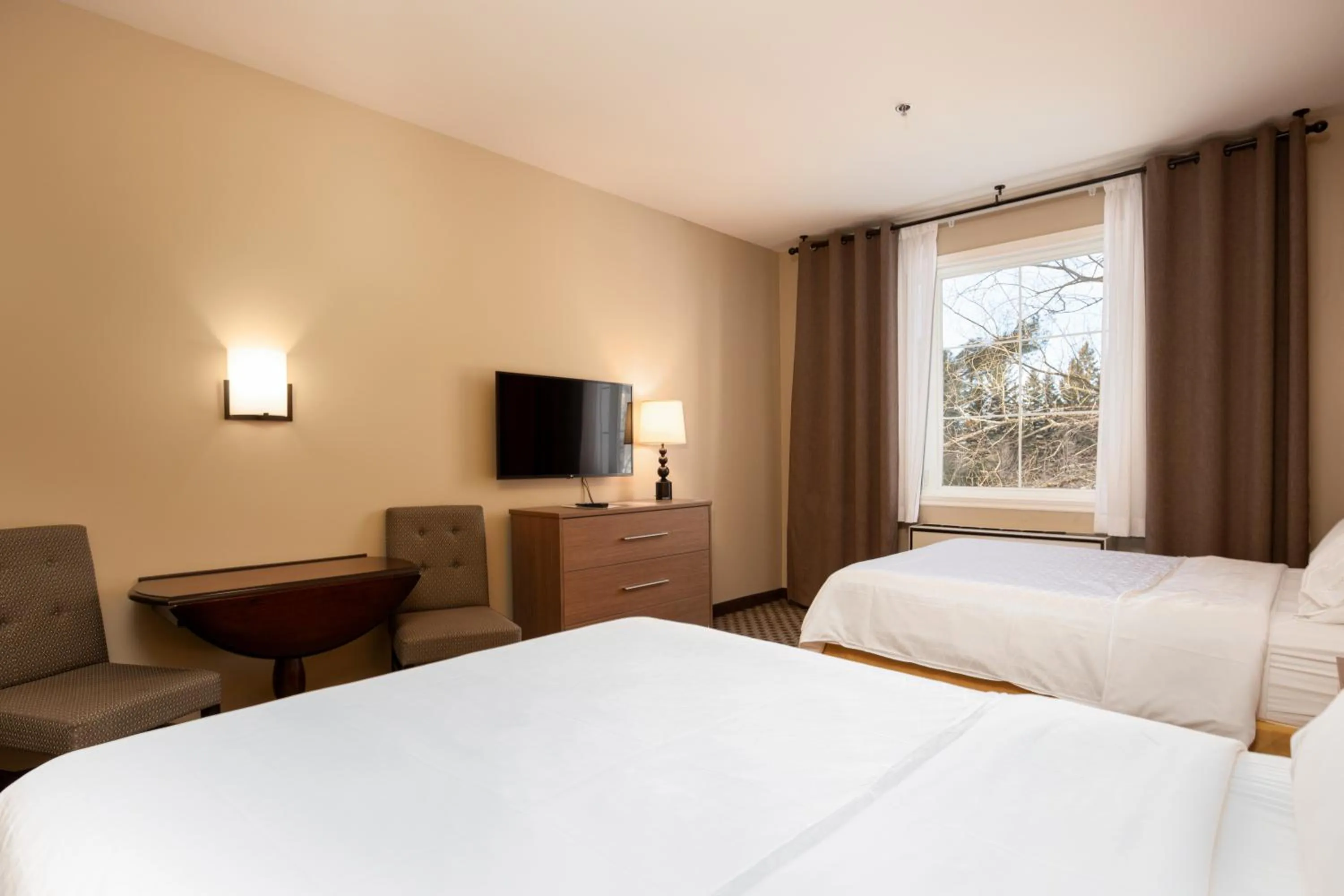 Bed in Holiday Inn Express & Suites Tremblant by IHG