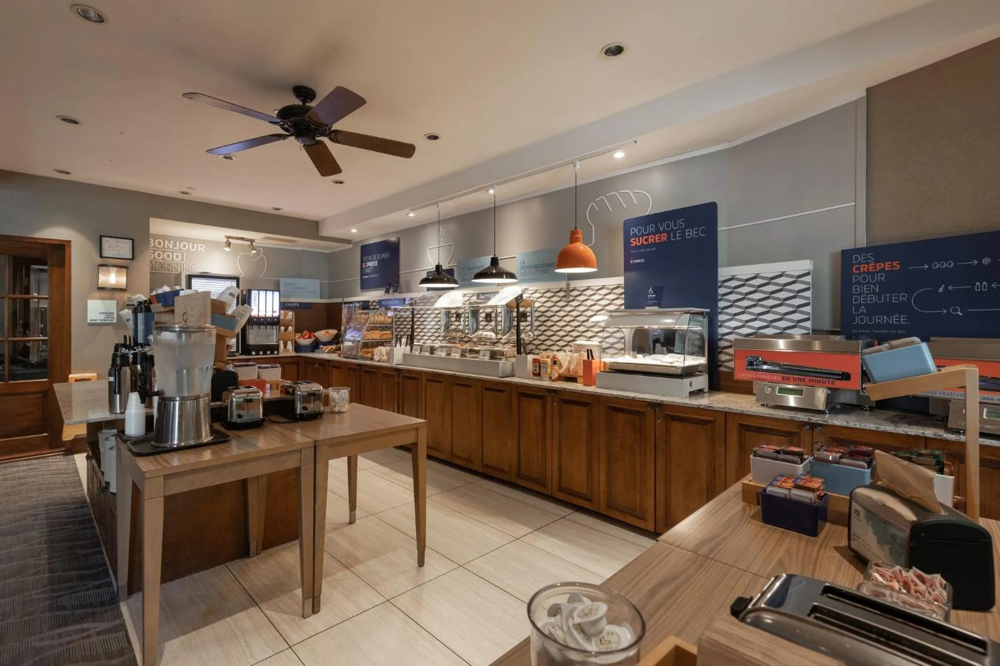 Breakfast in Holiday Inn Express & Suites Tremblant by IHG