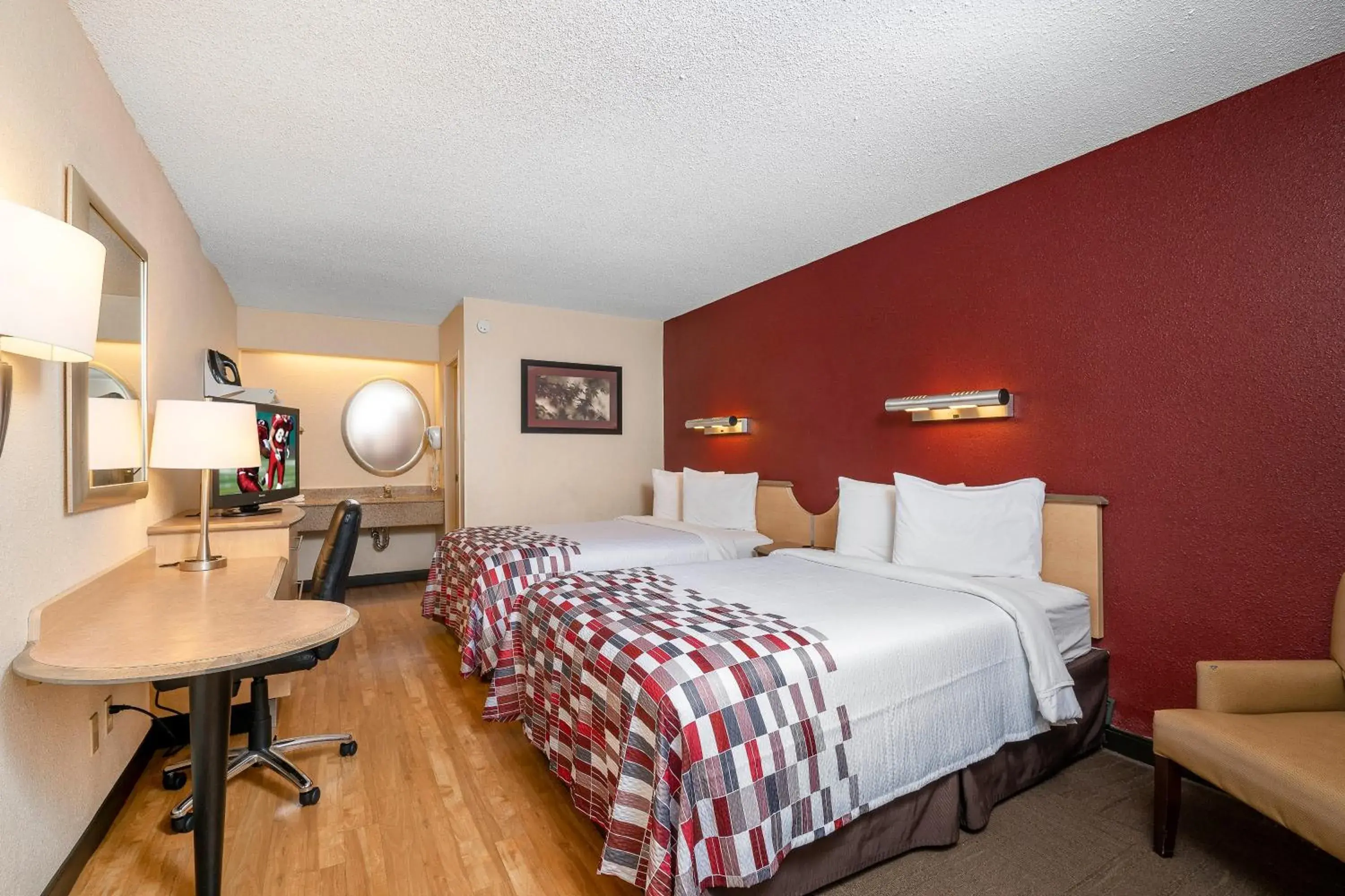 Standard Room with Two Double Beds Smoke Free in Red Roof Inn Detroit-Rochester Hills/ Auburn Hills Standard Room with Two Double Beds Smoke Free in Red Roof Inn Detroit-Rochester Hills/ Auburn Hills