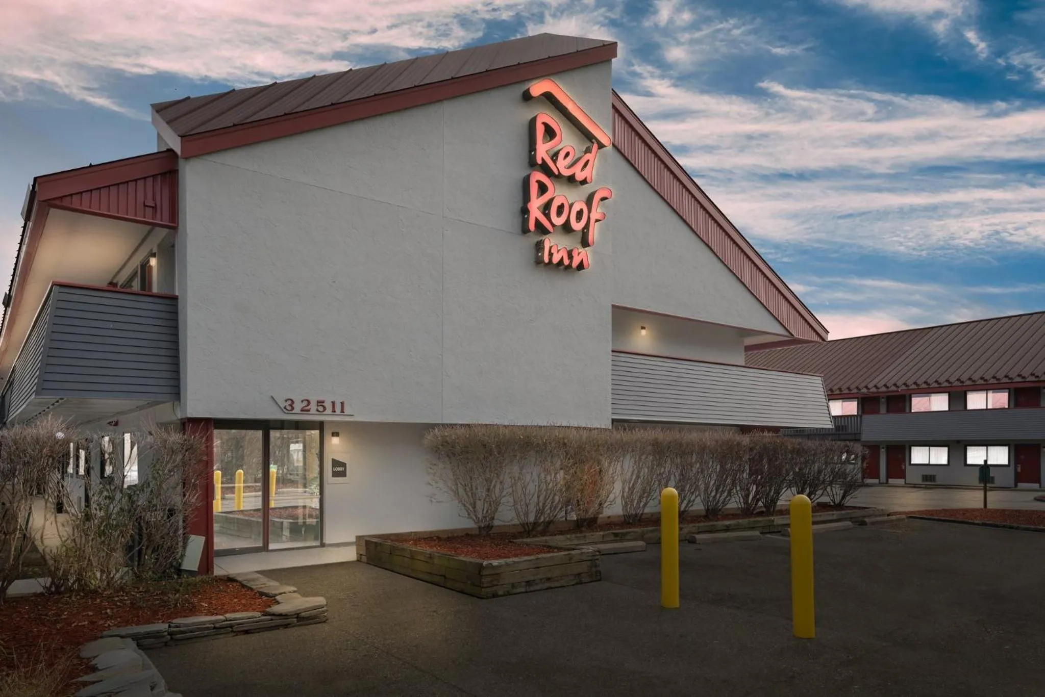 Property building in Red Roof Inn Detroit - Royal Oak/Madison Heights