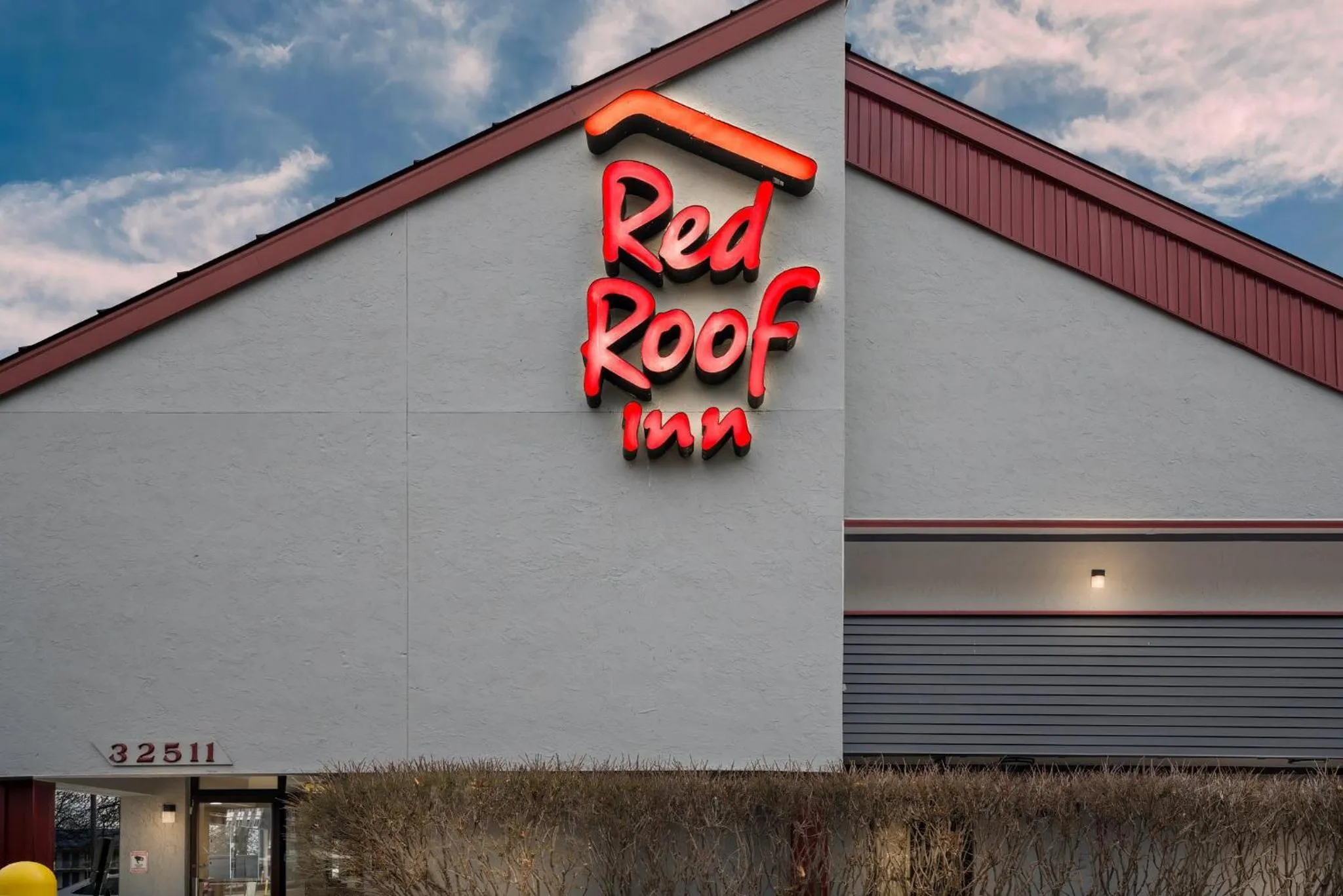 Property building in Red Roof Inn Detroit - Royal Oak/Madison Heights