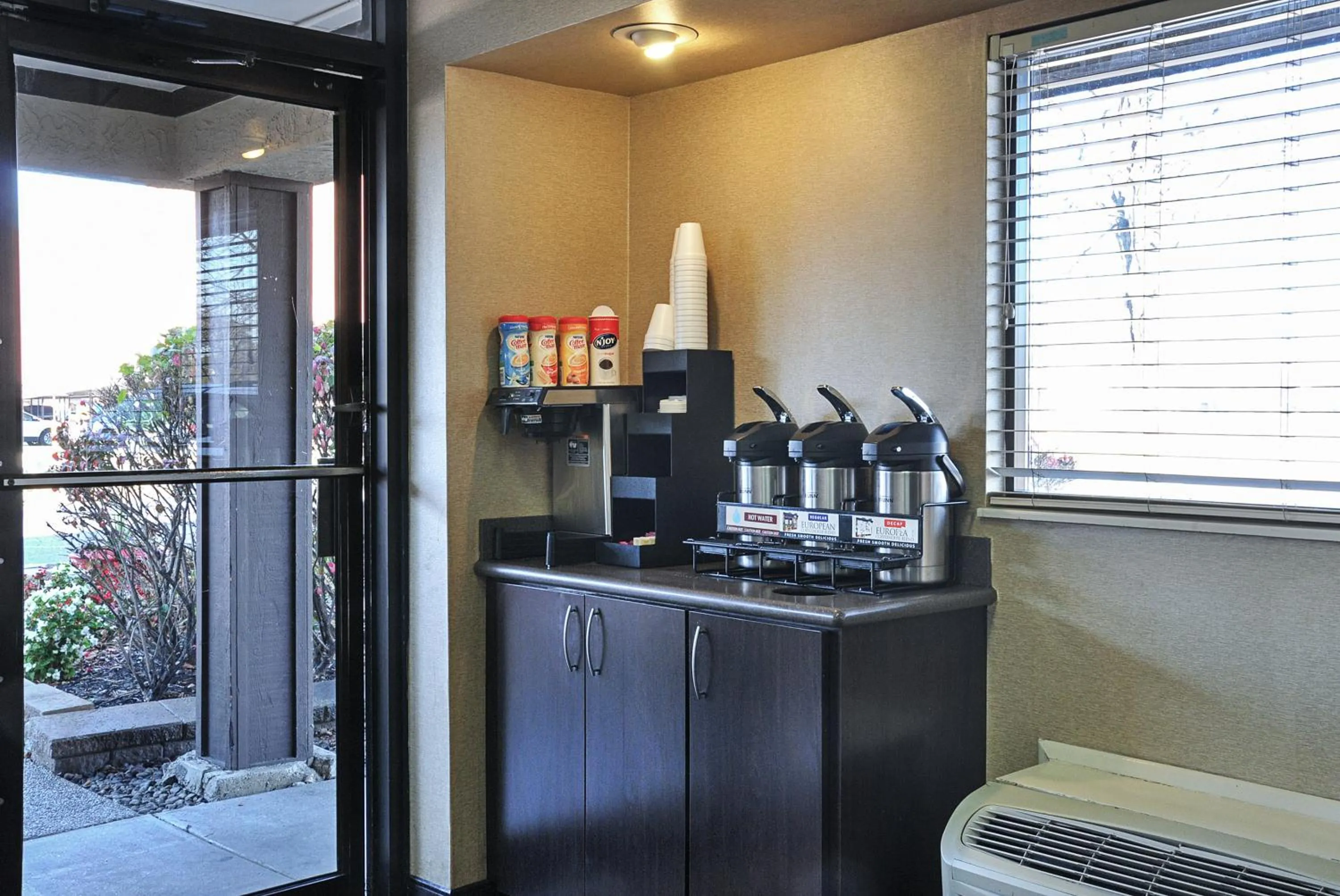 Lobby or reception in Red Roof Inn Detroit - Royal Oak/Madison Heights