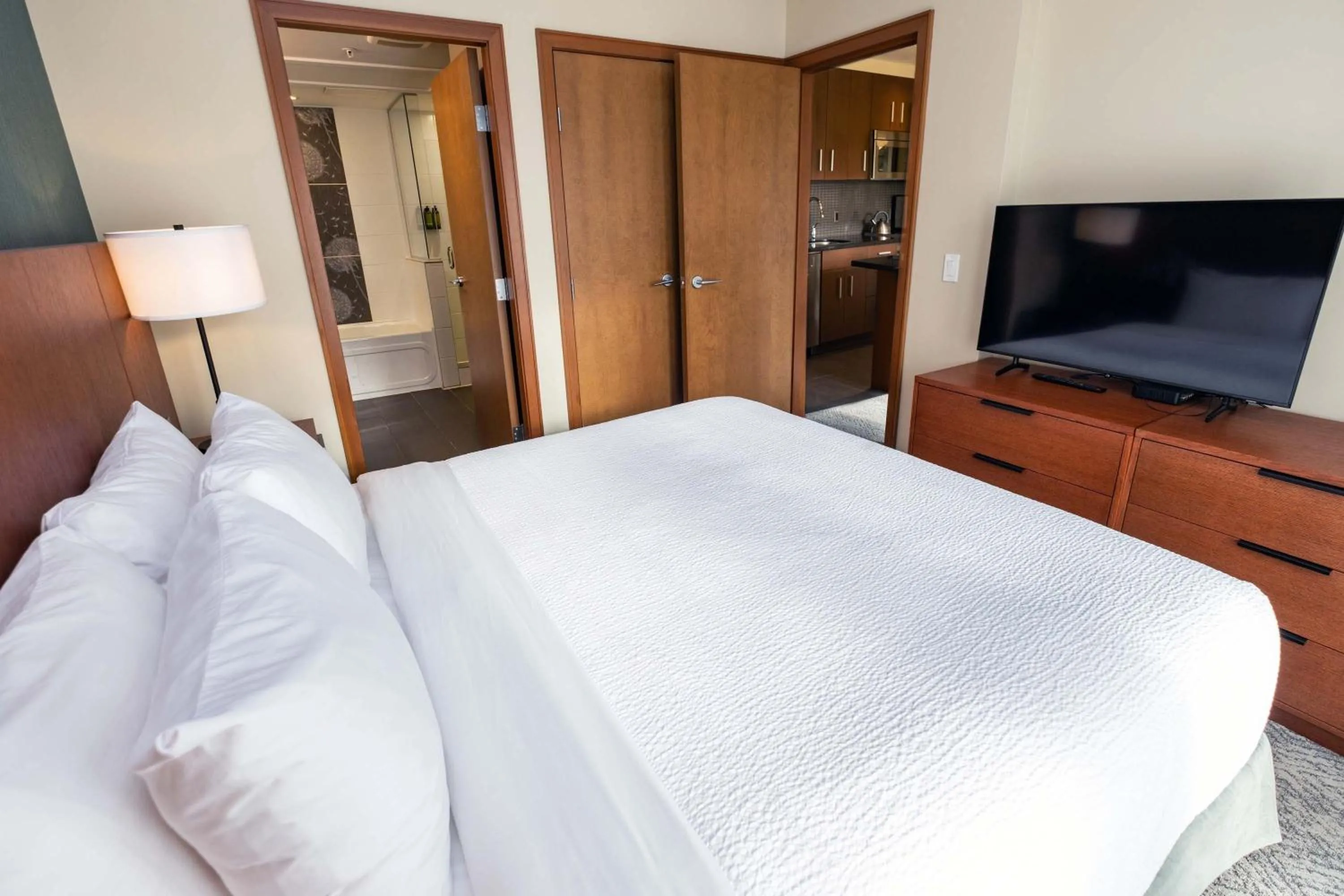 Photo of the whole room, Bed in Sutton Place Hotel Revelstoke Mountain Resort