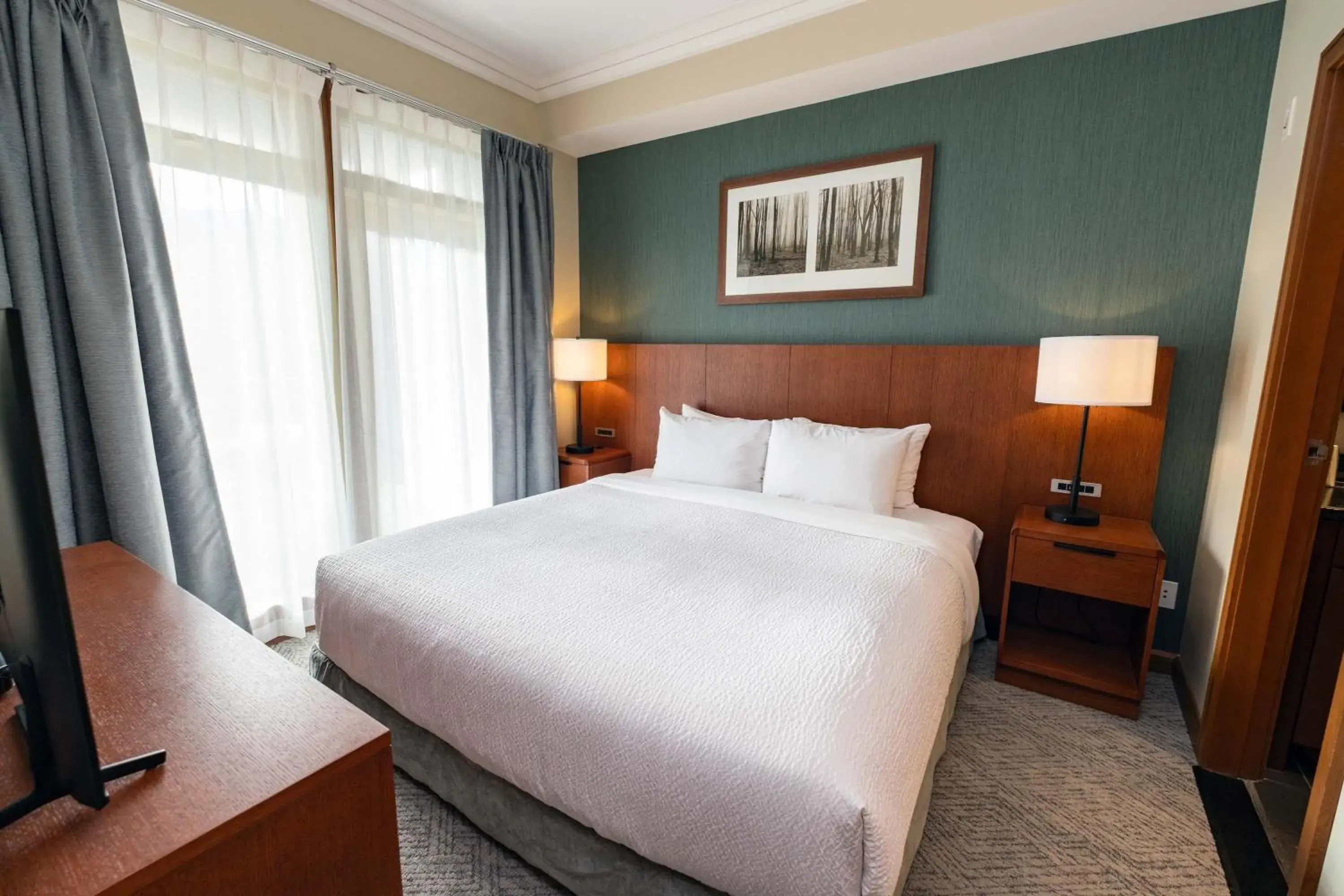 One Bedroom Premium Suite, Den, 1 King Bed, 2 Sofa Beds in Sutton Place Hotel Revelstoke Mountain Resort One Bedroom Premium Suite, Den, 1 King Bed, 2 Sofa Beds in Sutton Place Hotel Revelstoke Mountain Resort